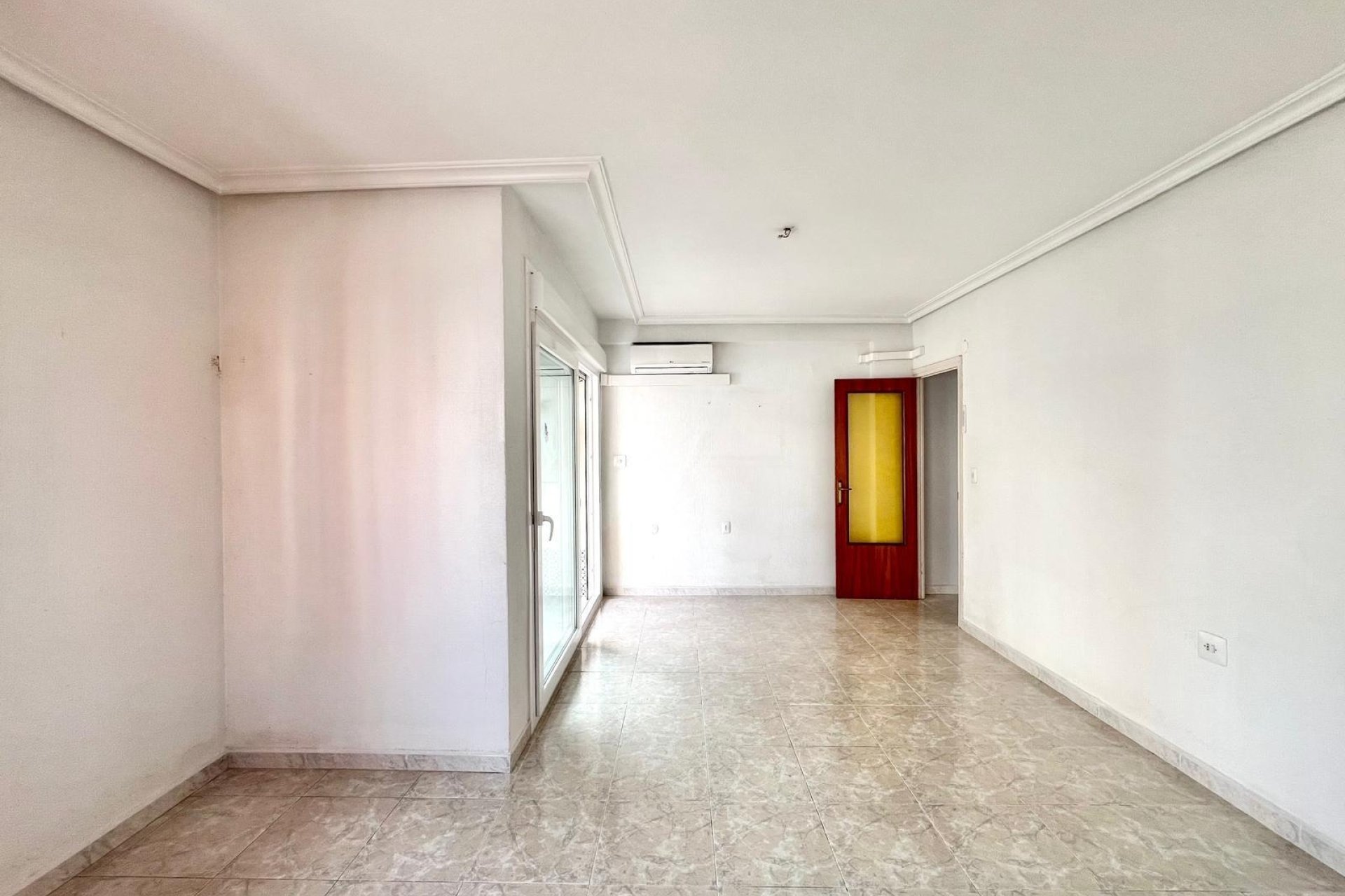 Revânzare - Apartament -
Torrevieja - Paseo Maritimo