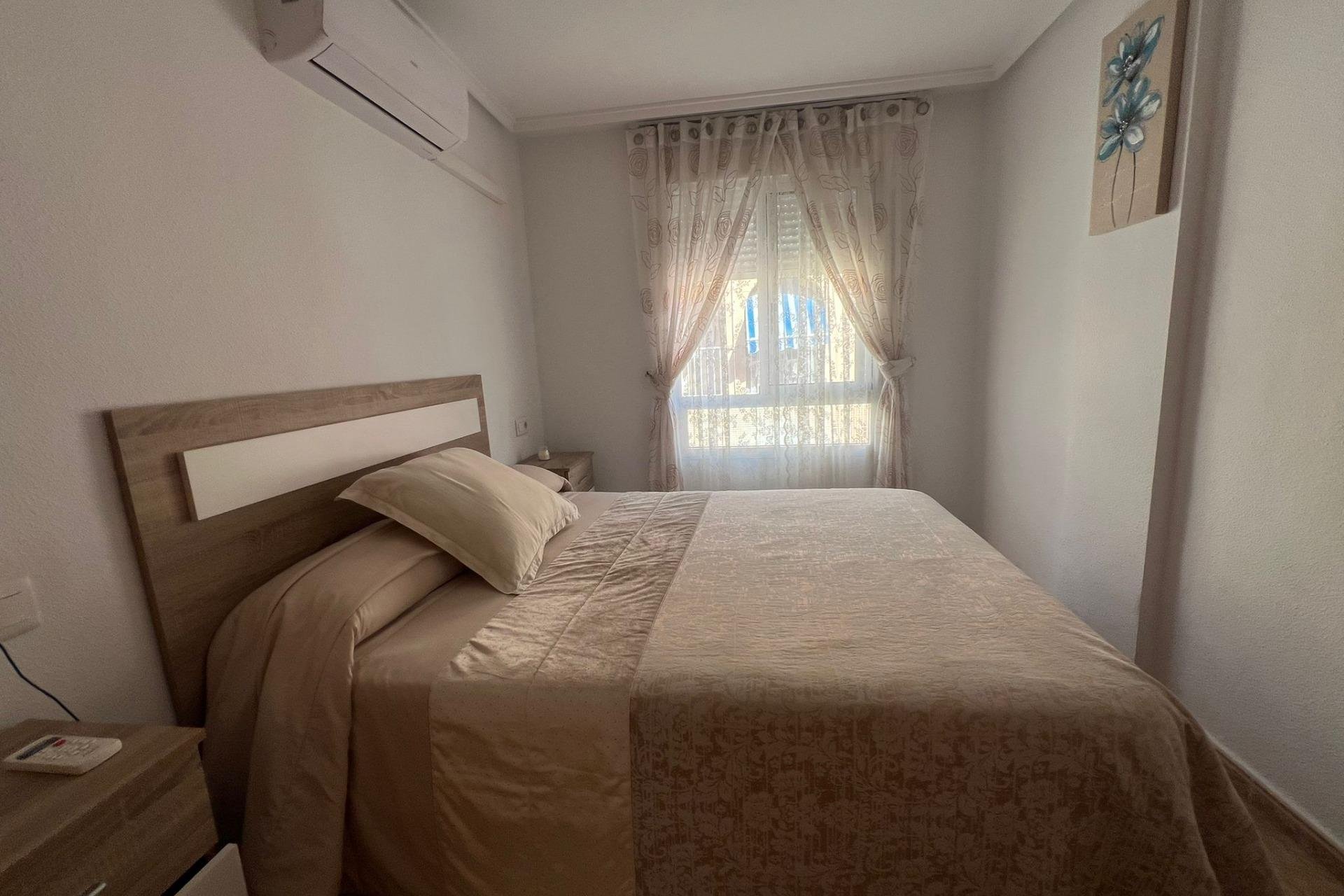 Revânzare - Apartament -
Torrevieja - Playa de los Locos