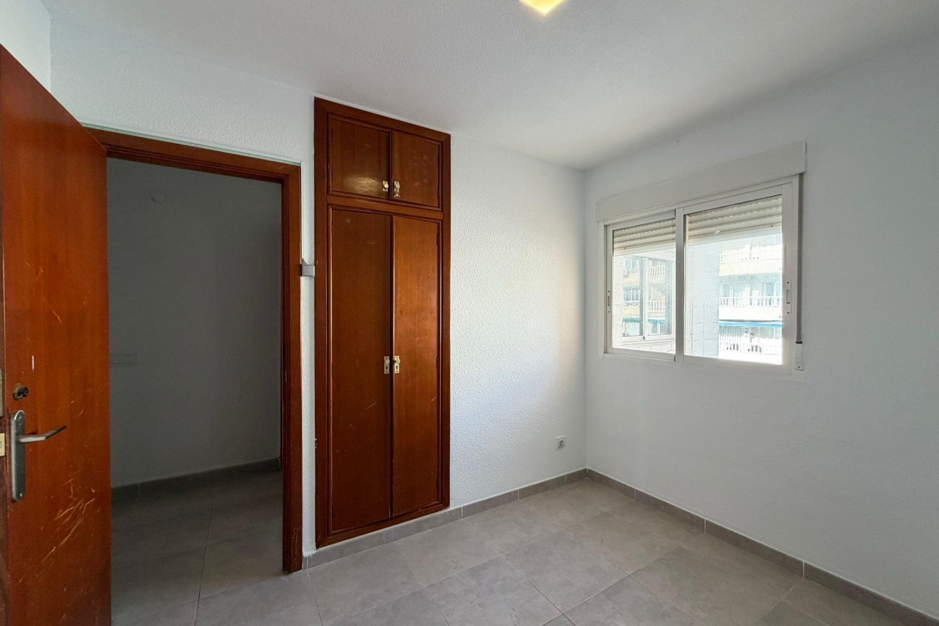 Revânzare - Apartament -
Torrevieja - Playa de los Locos