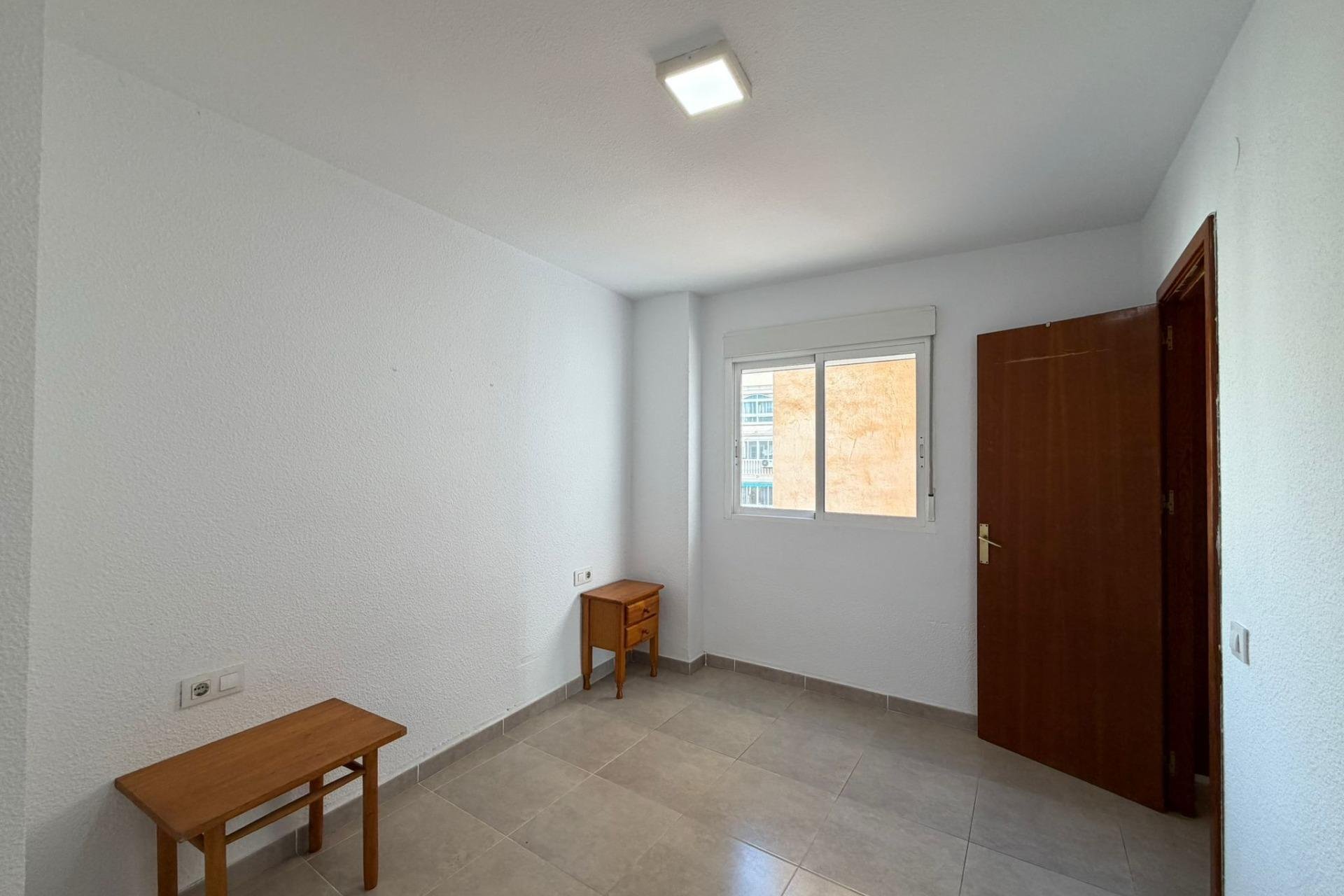 Revânzare - Apartament -
Torrevieja - Playa de los Locos