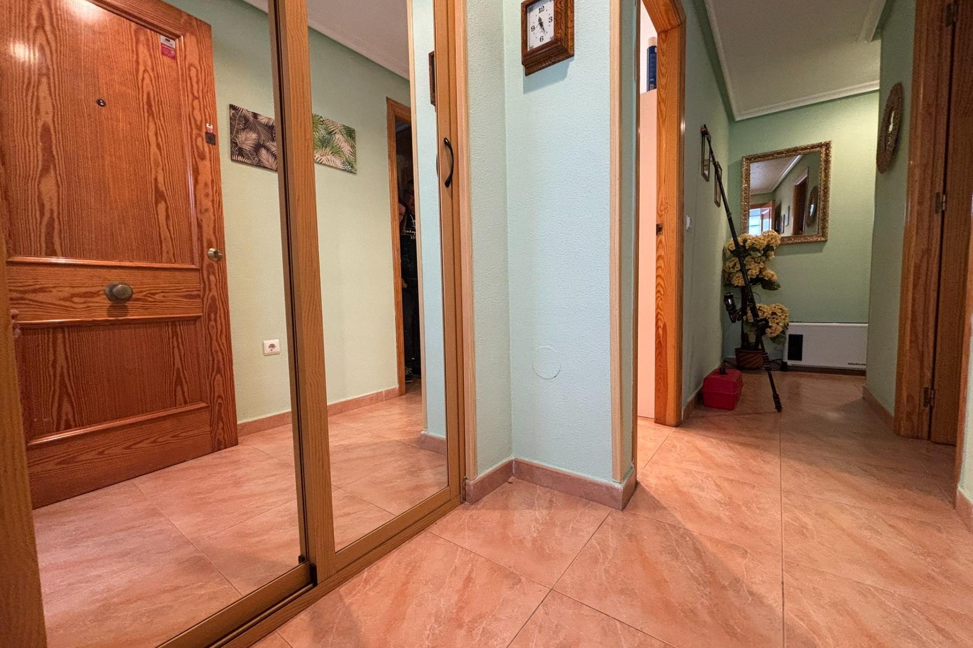 Revânzare - Apartament -
Torrevieja - Playa de los Locos