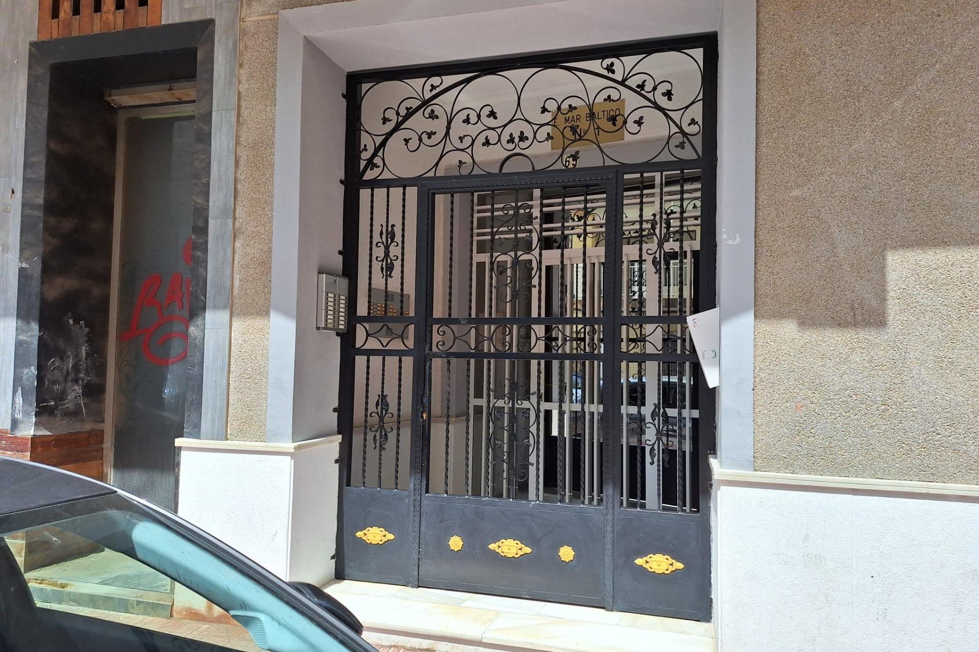 Revânzare - Apartament -
Torrevieja - Playa de los Locos