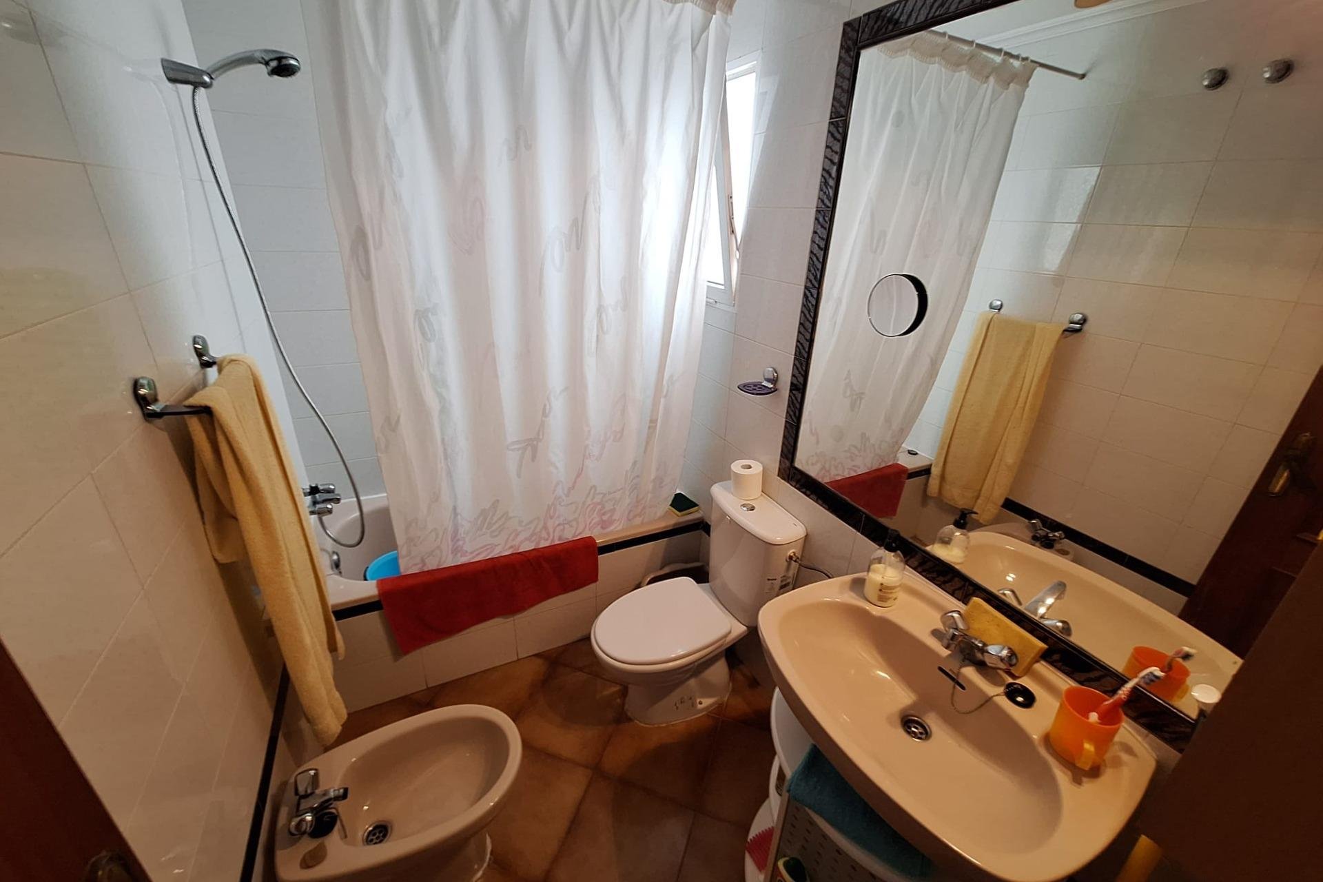Revânzare - Apartament -
Torrevieja - Playa de los Locos