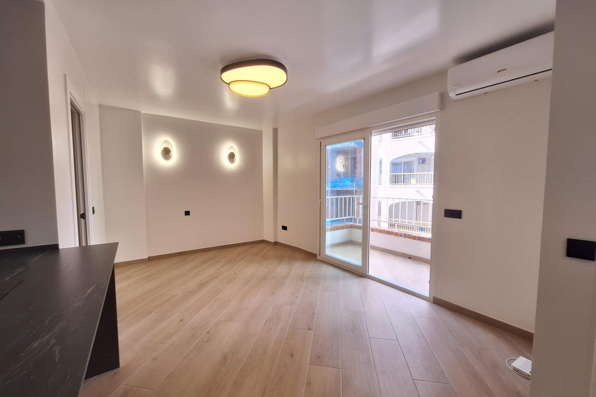Revânzare - Apartament -
Torrevieja - Playa de los Locos