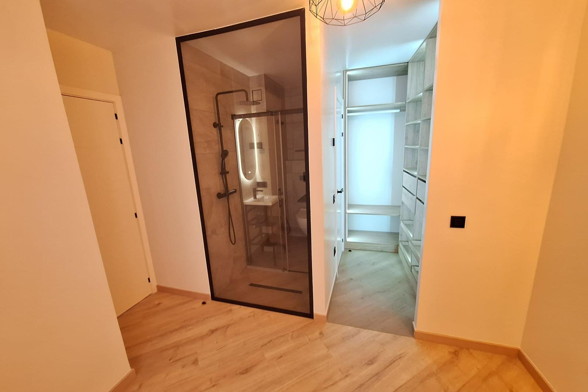 Revânzare - Apartament -
Torrevieja - Playa de los Locos