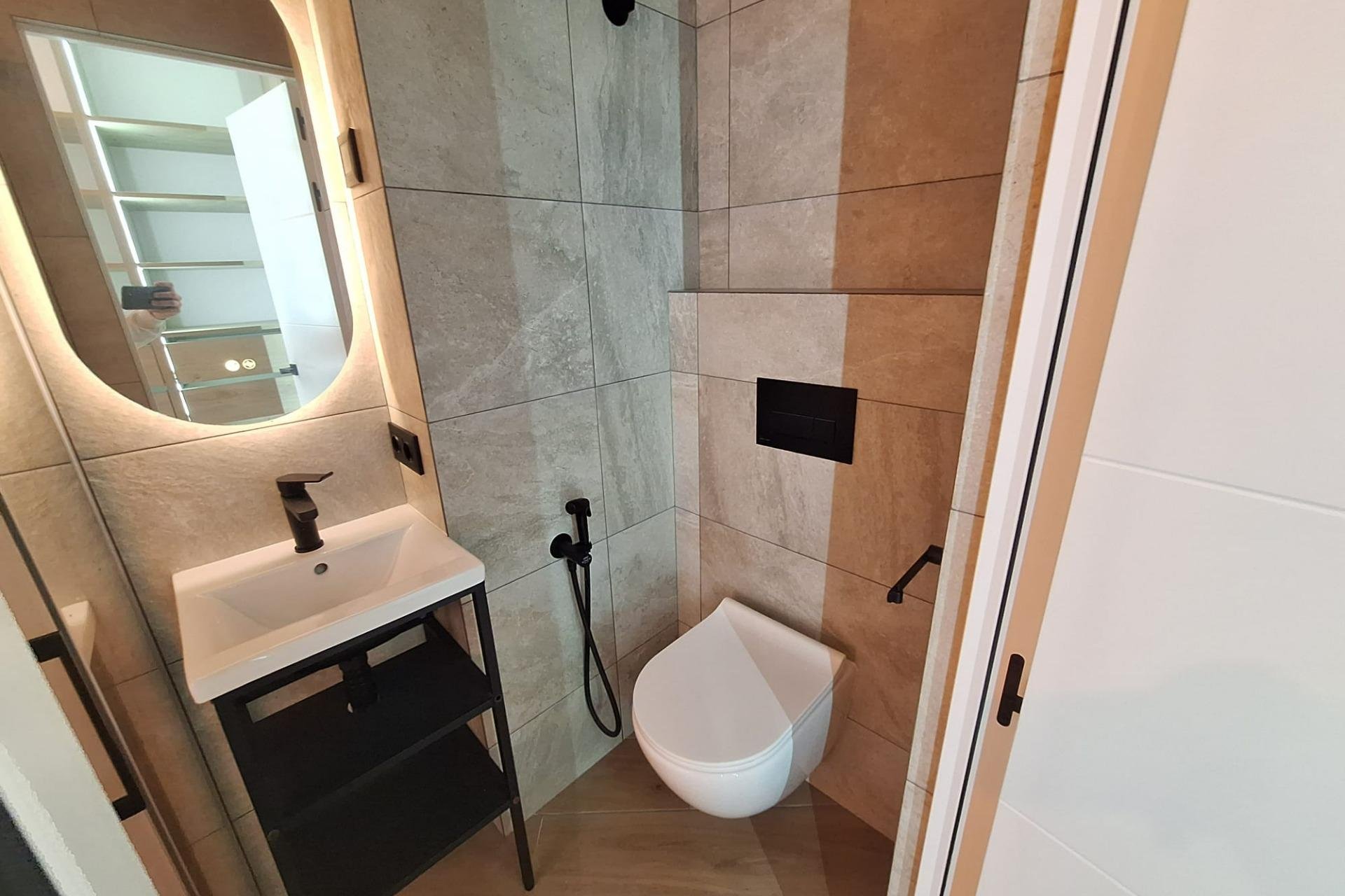 Revânzare - Apartament -
Torrevieja - Playa de los Locos