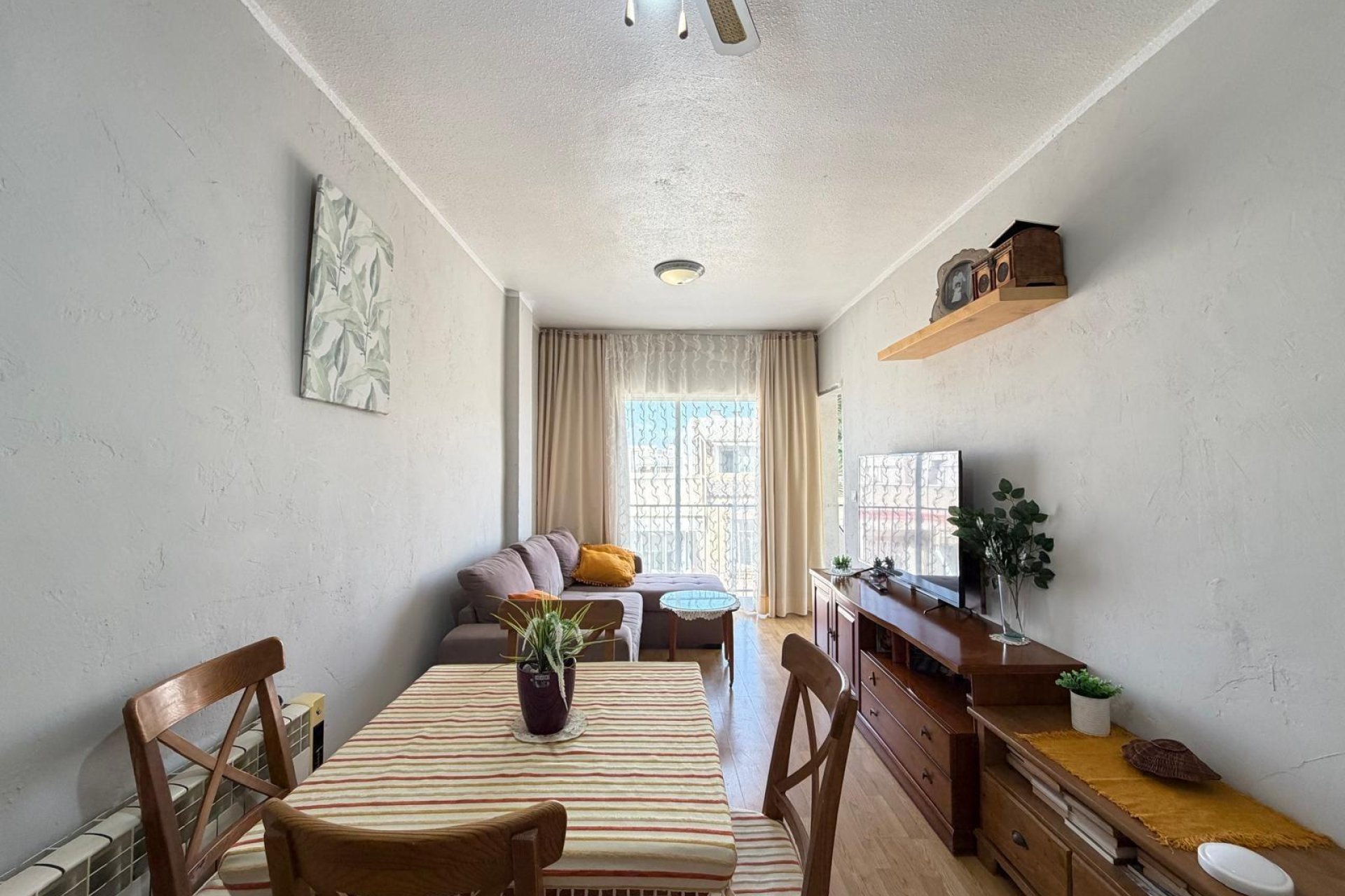 Revânzare - Apartament -
Torrevieja - Playa de los Locos