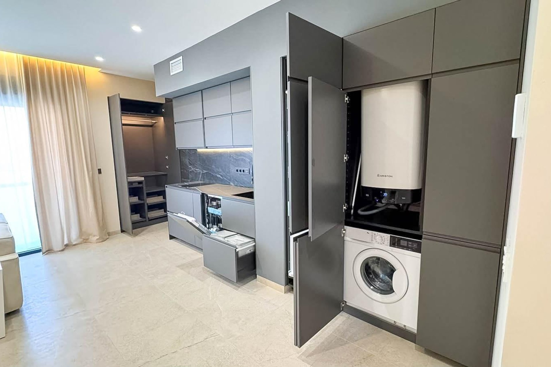 Revânzare - Apartament -
Torrevieja - Playa de los Locos