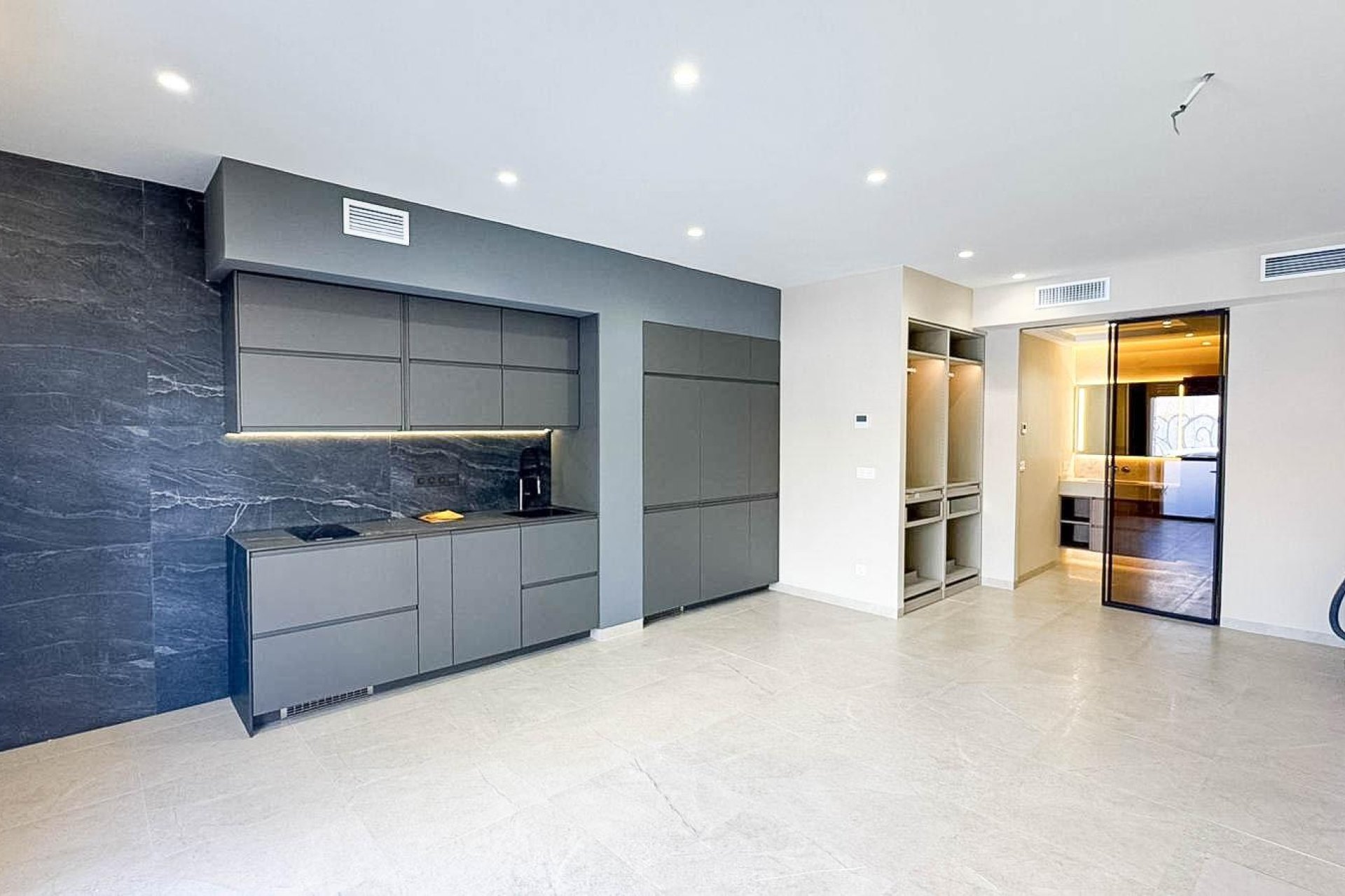 Revânzare - Apartament -
Torrevieja - Playa de los Locos