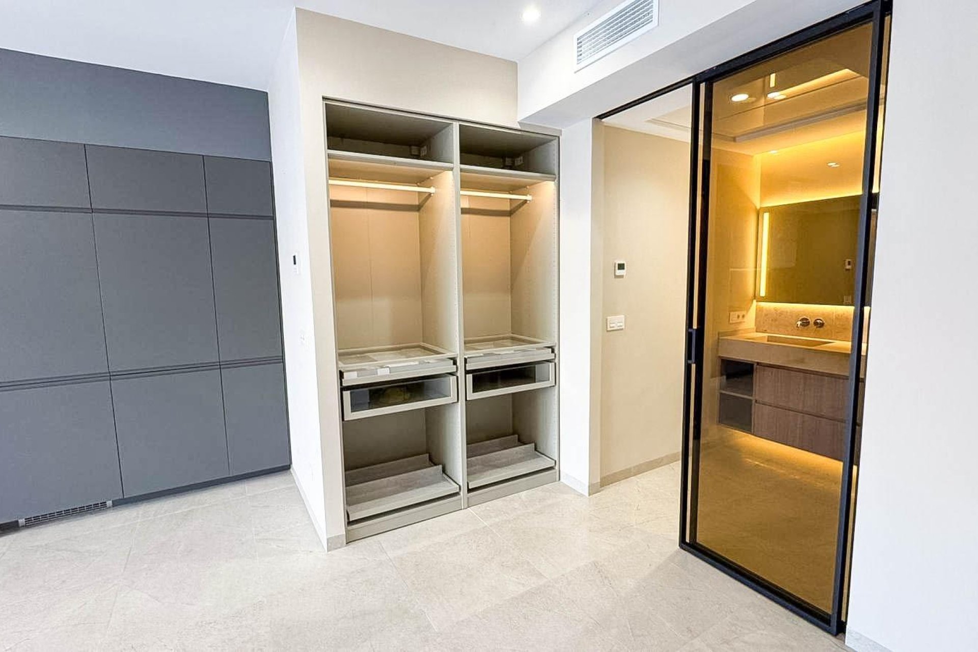 Revânzare - Apartament -
Torrevieja - Playa de los Locos