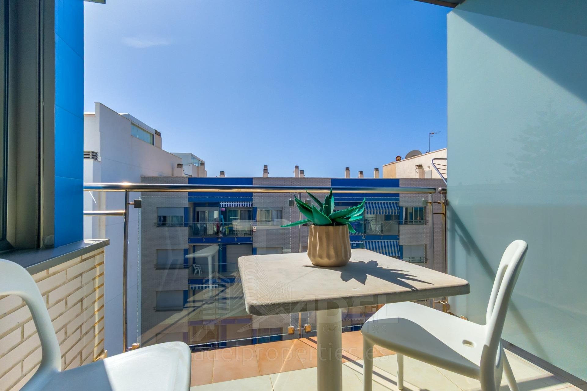 Revânzare - Apartament -
Torrevieja - Playa de los Locos