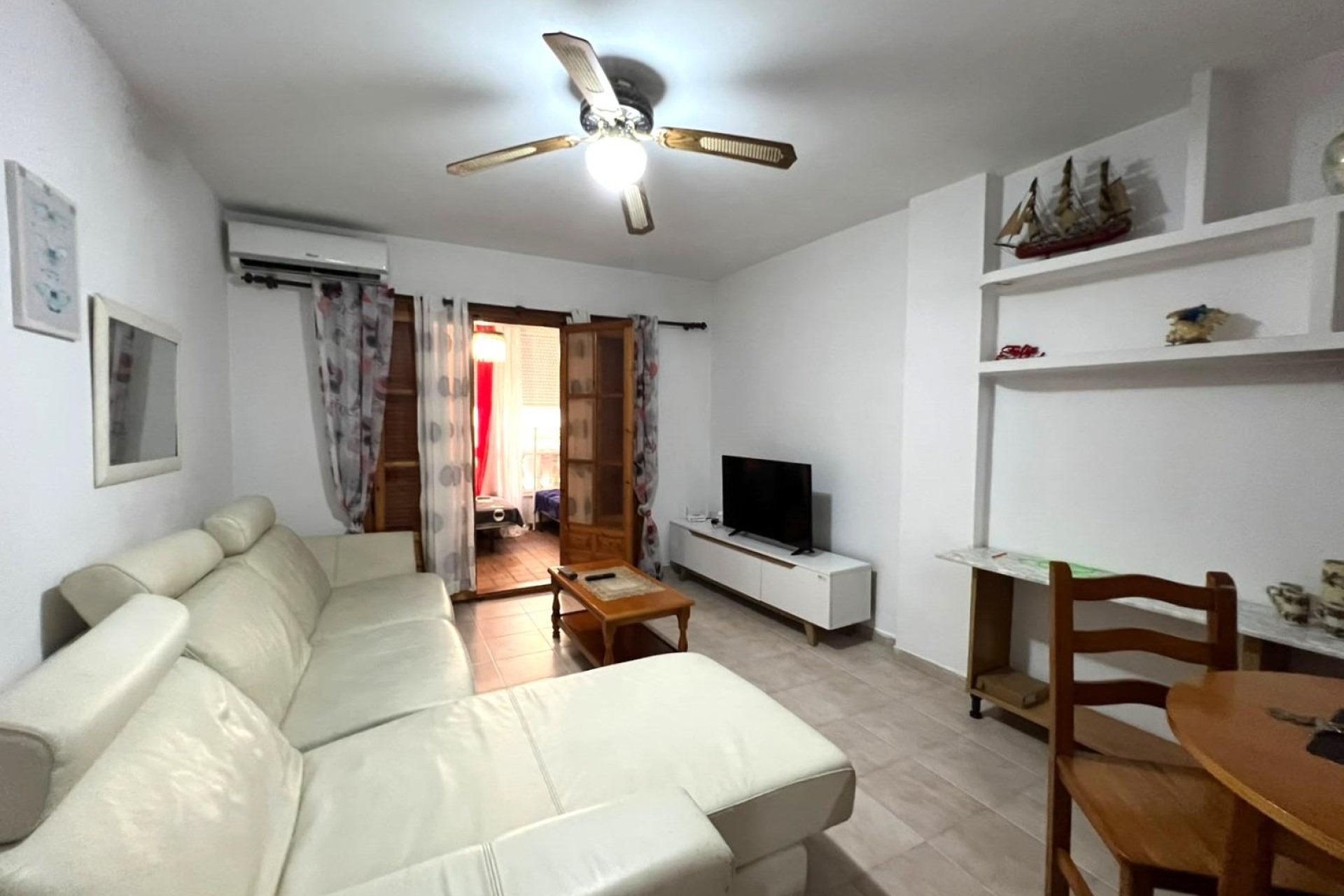 Revânzare - Apartament -
Torrevieja - Playa de los Locos