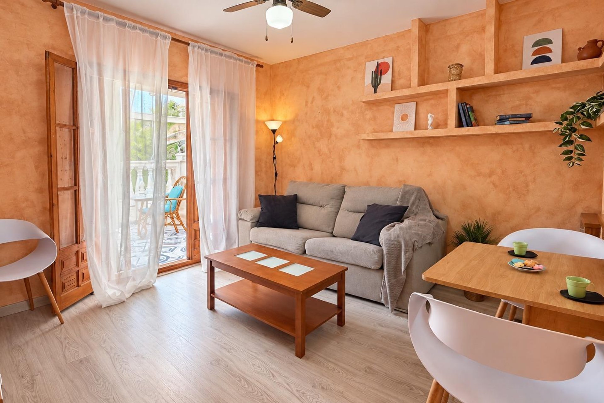 Revânzare - Apartament -
Torrevieja - Playa de los Locos