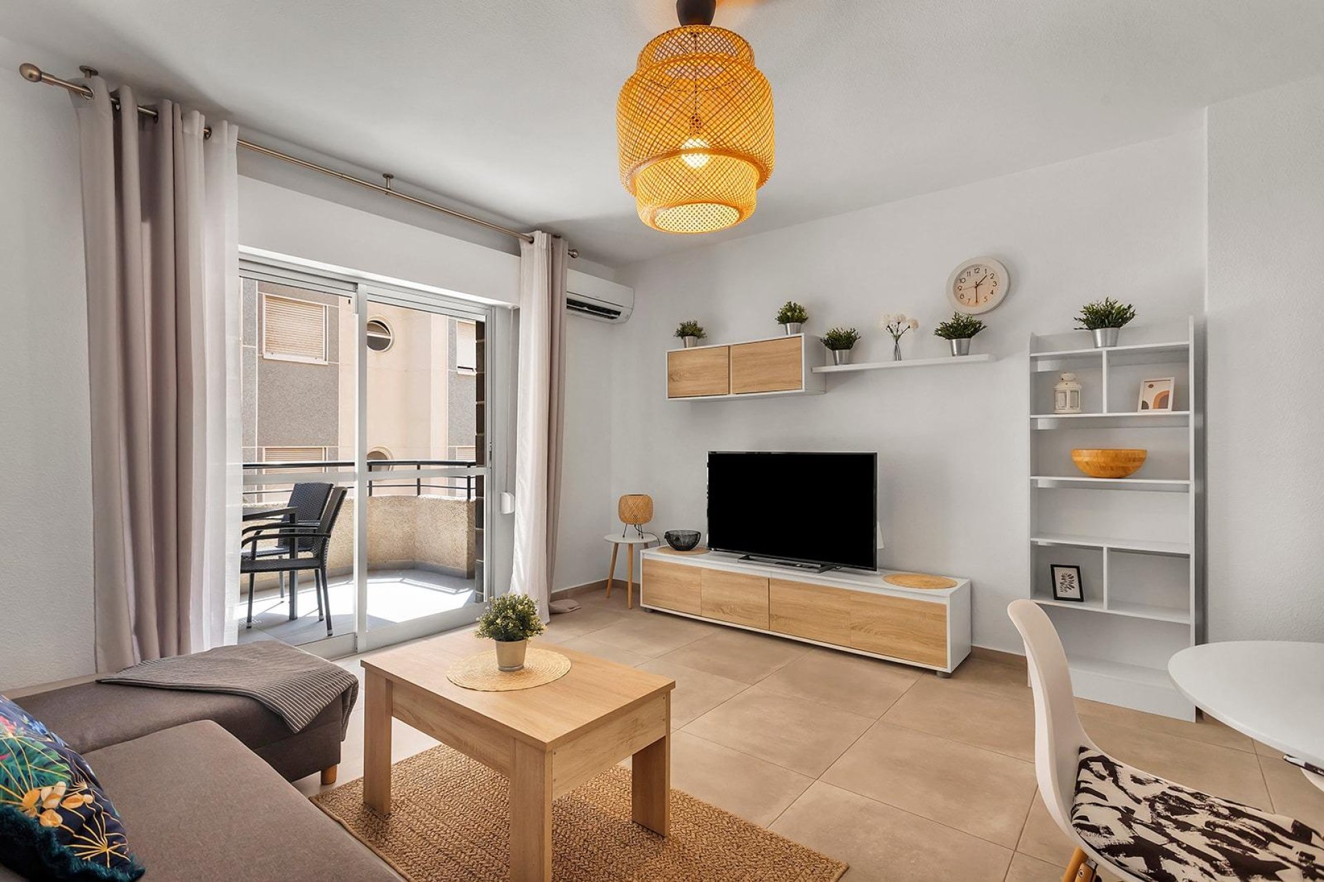 Revânzare - Apartament -
Torrevieja - Playa de los Locos