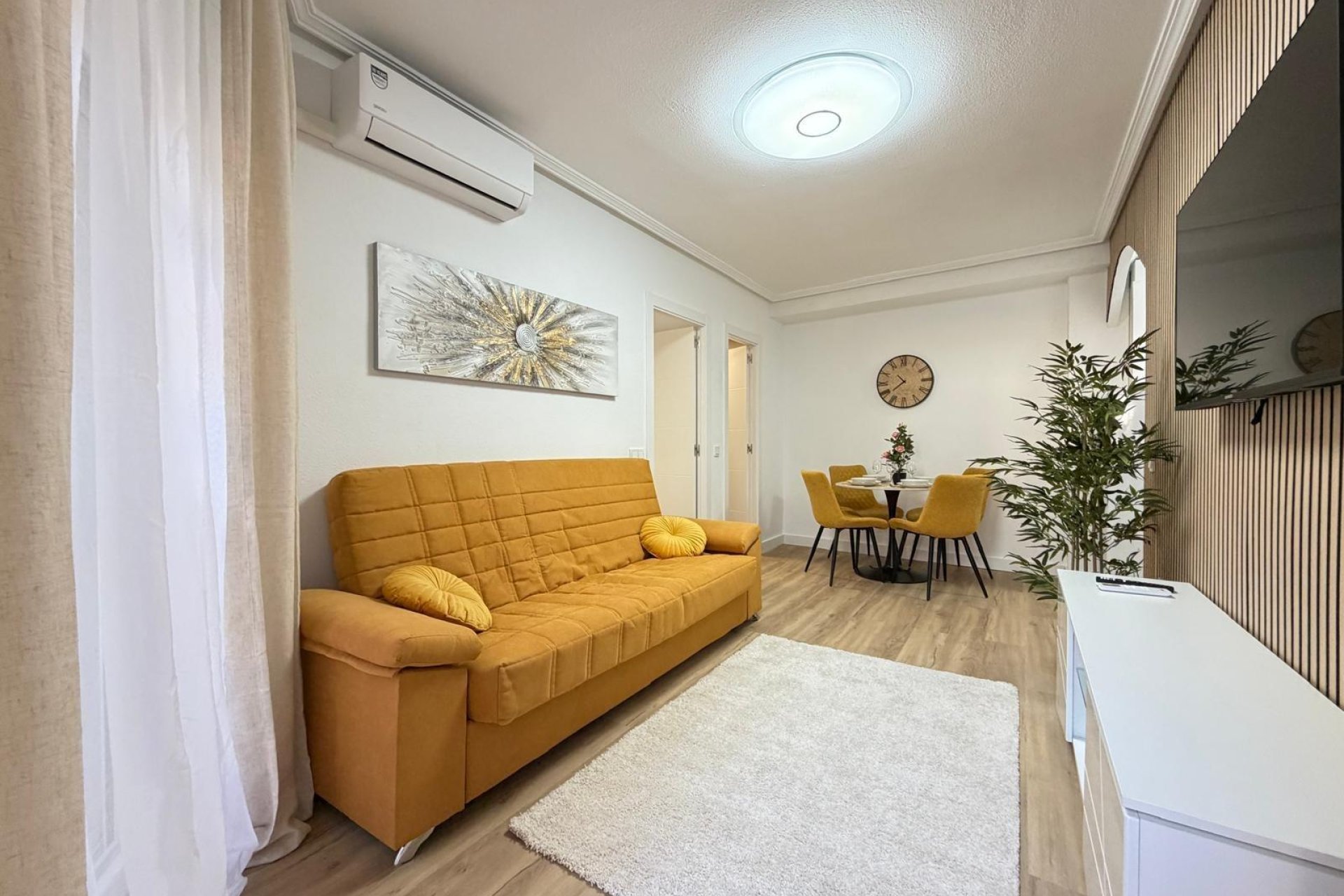 Revânzare - Apartament -
Torrevieja - Playa de los Locos