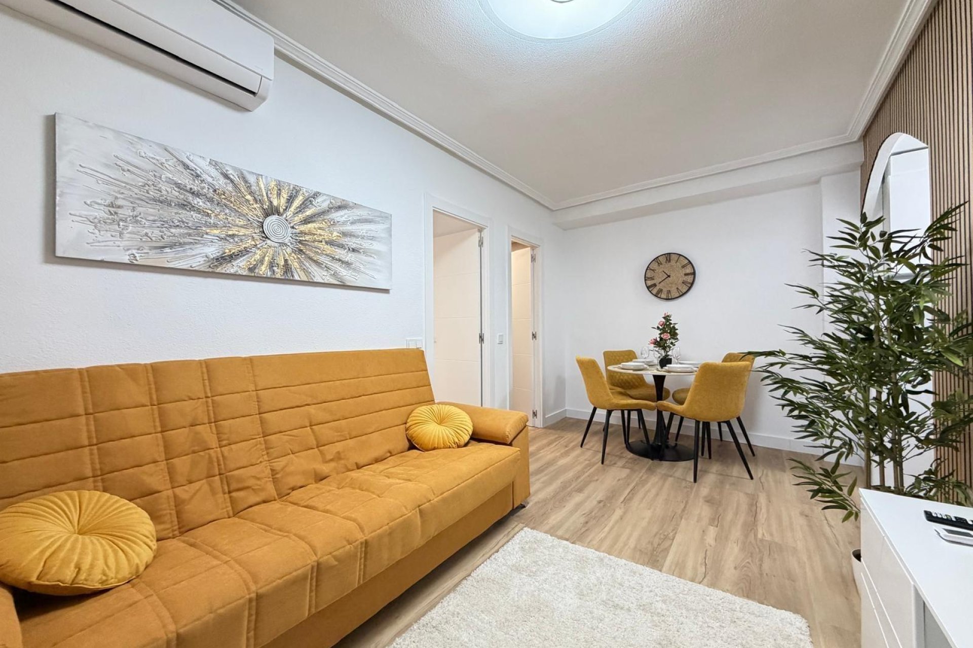 Revânzare - Apartament -
Torrevieja - Playa de los Locos