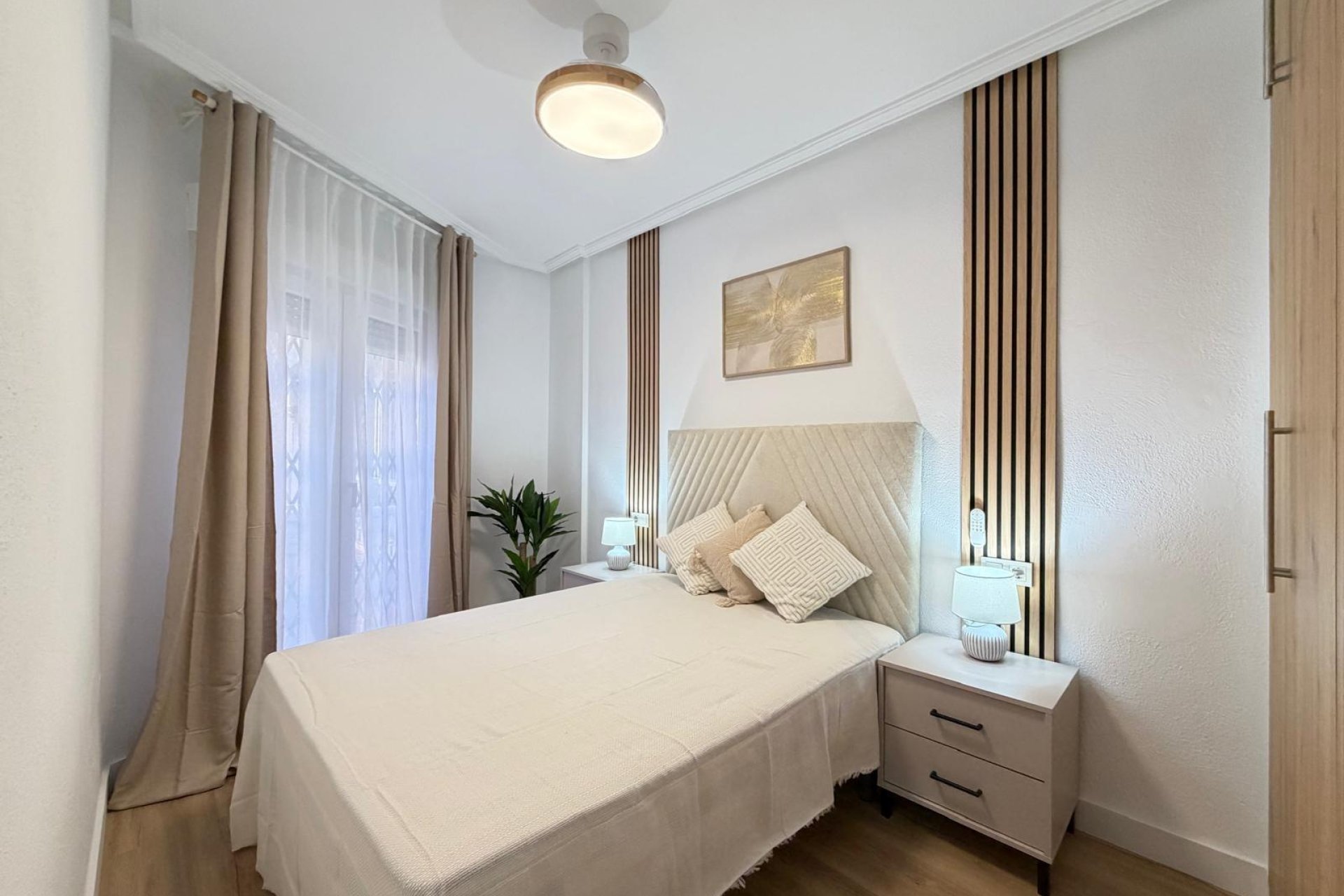 Revânzare - Apartament -
Torrevieja - Playa de los Locos