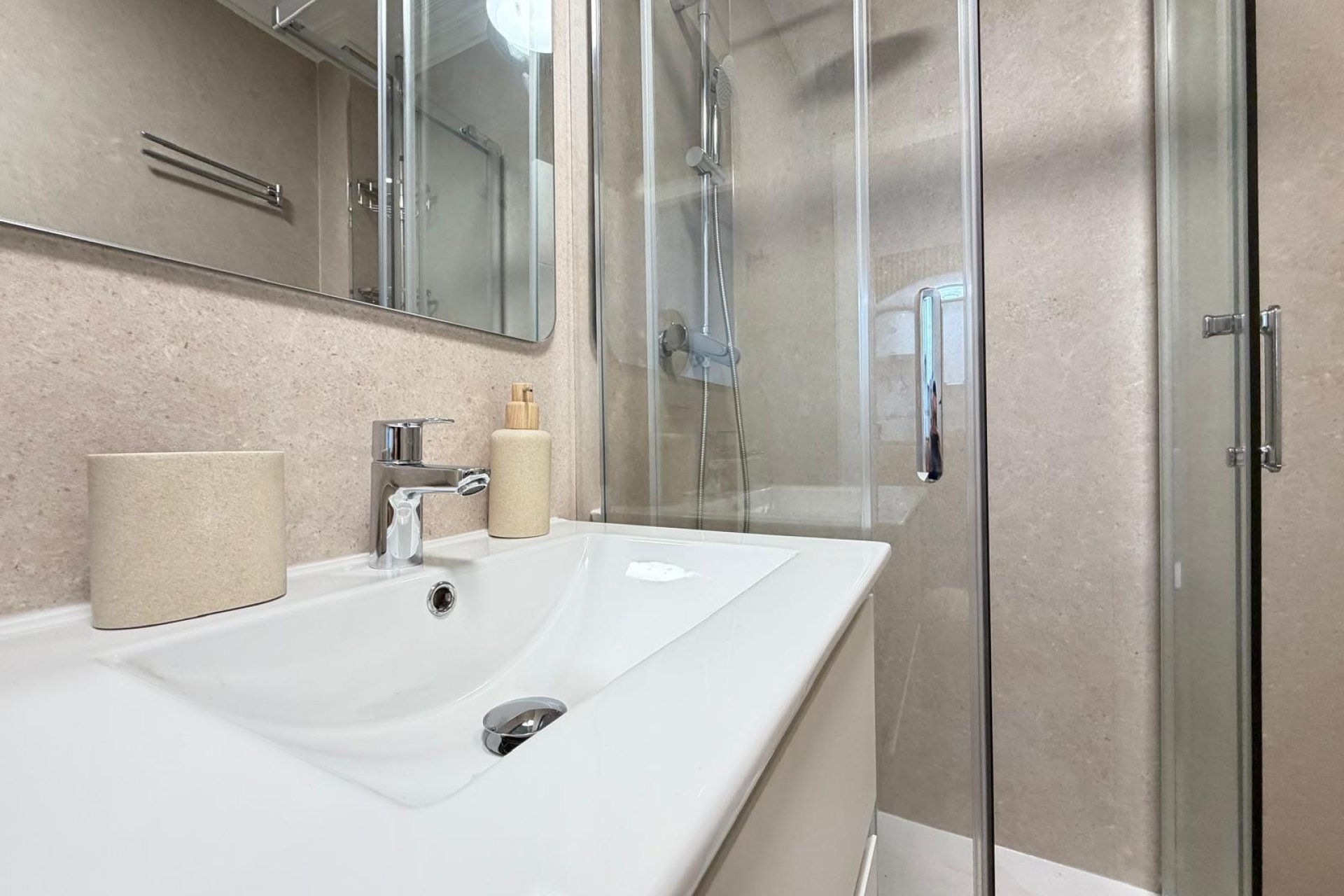 Revânzare - Apartament -
Torrevieja - Playa de los Locos