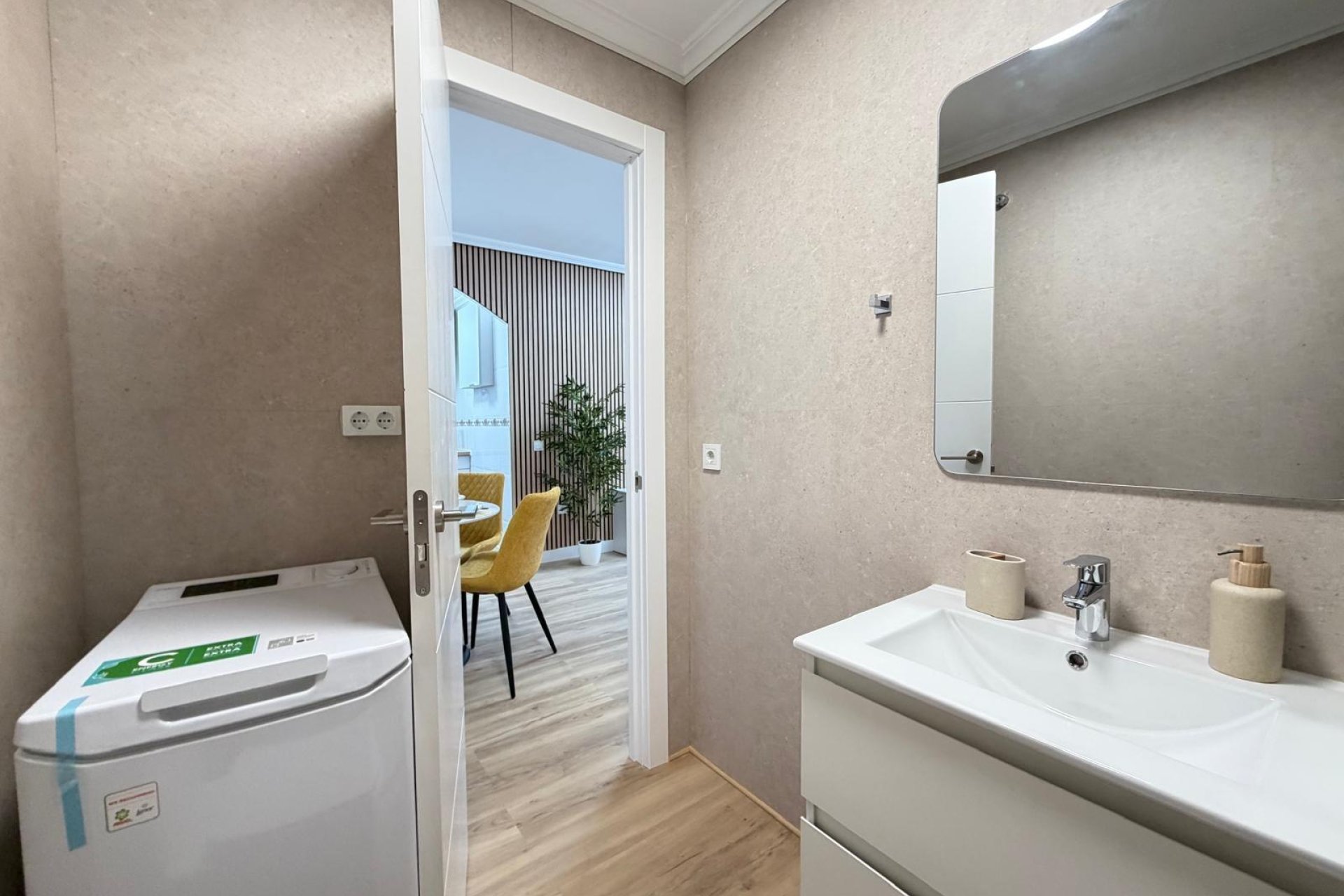 Revânzare - Apartament -
Torrevieja - Playa de los Locos