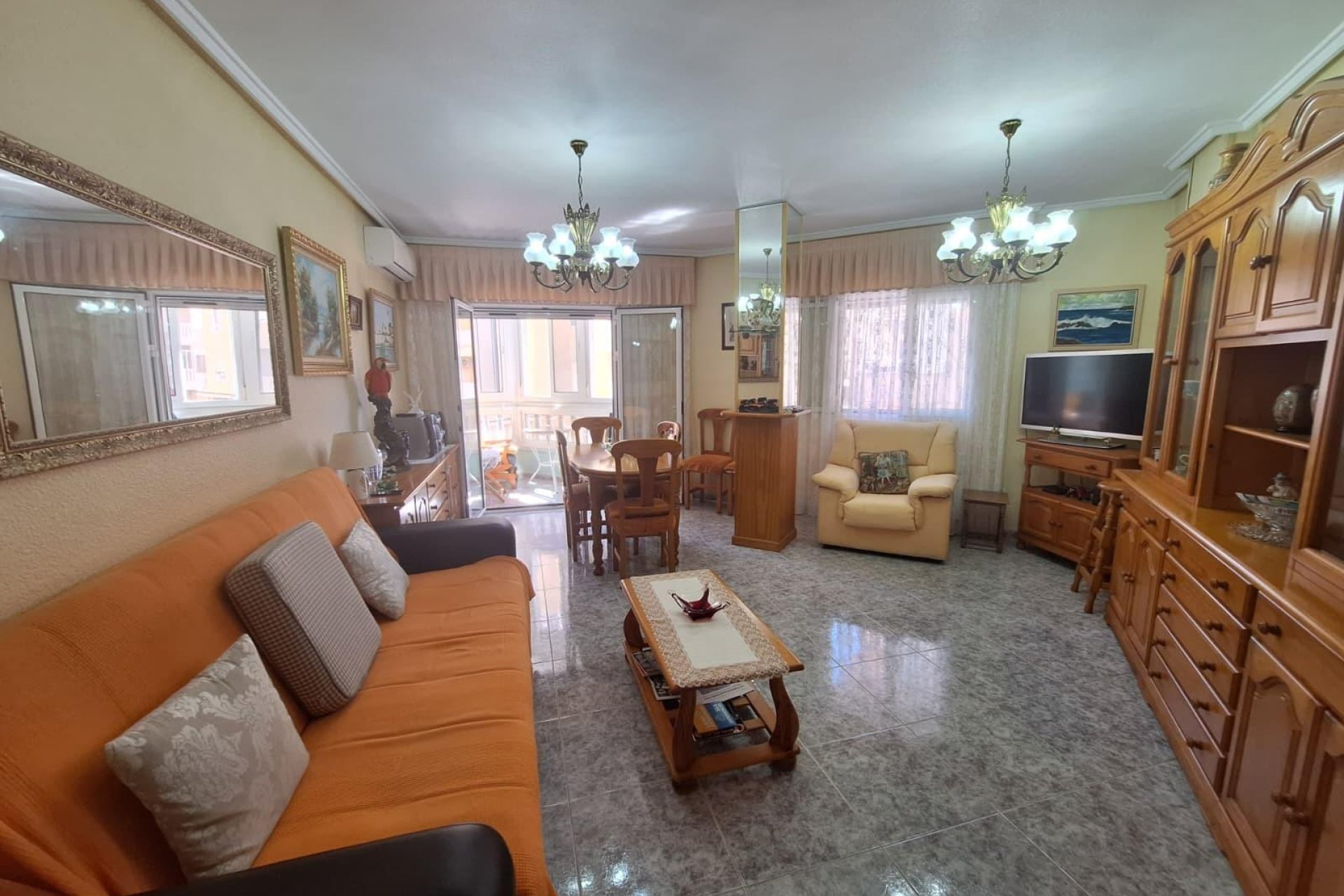 Revânzare - Apartament -
Torrevieja - Playa de los Locos