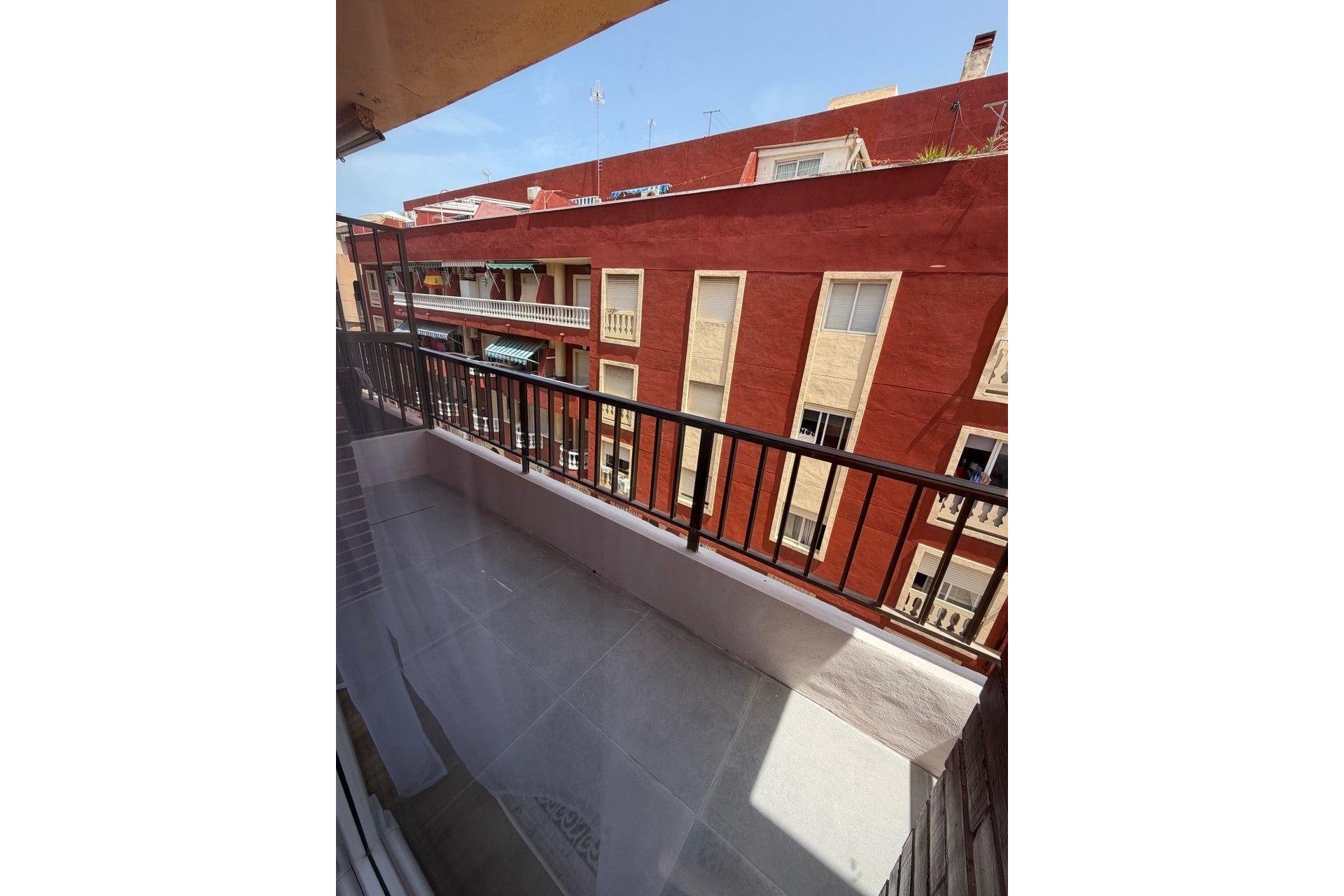 Revânzare - Apartament -
Torrevieja - Playa de los Locos
