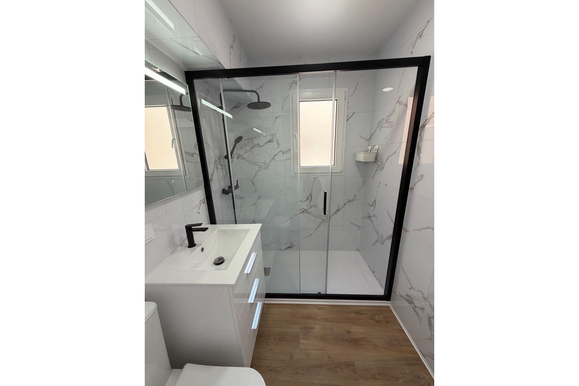 Revânzare - Apartament -
Torrevieja - Playa de los Locos