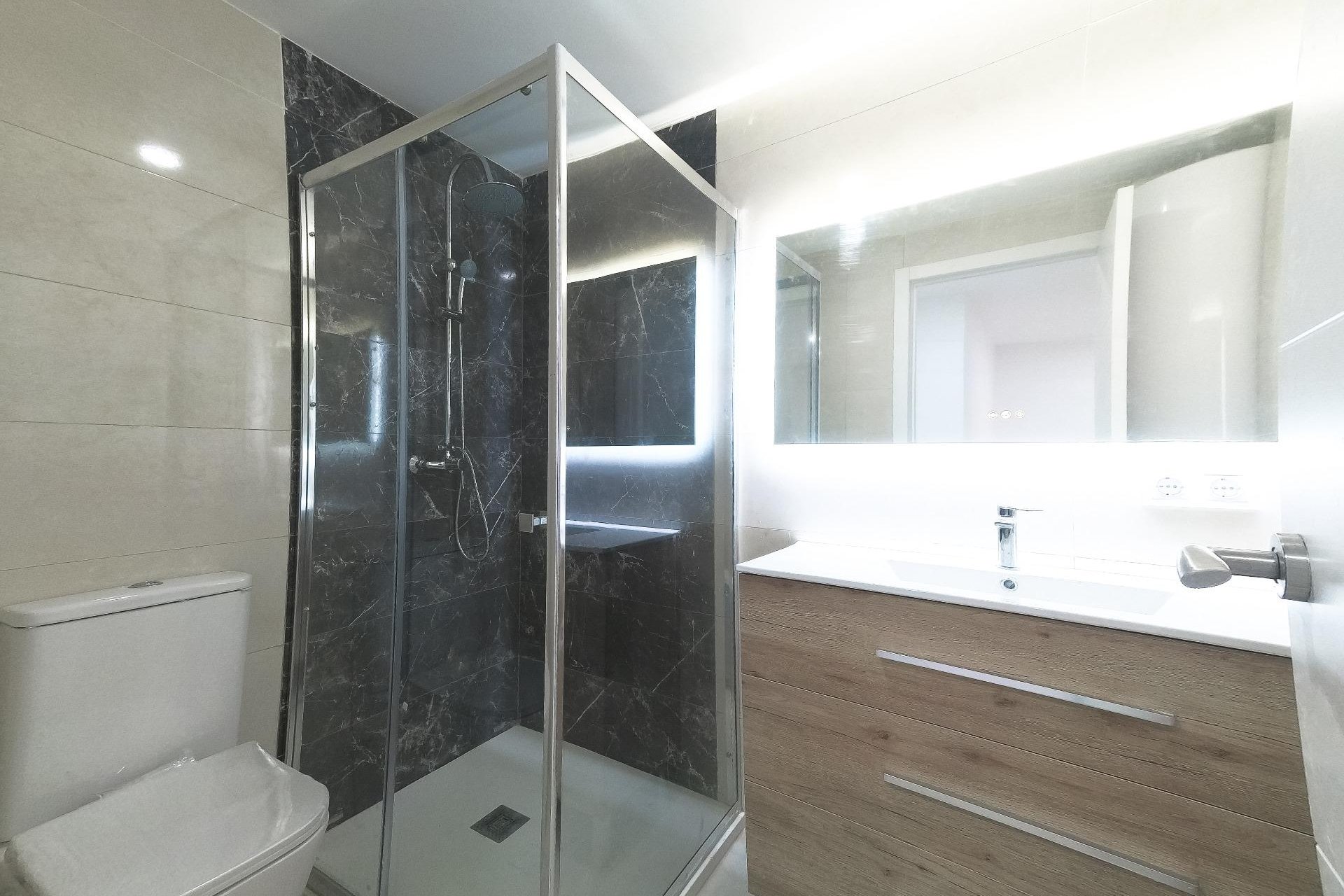 Revânzare - Apartament -
Torrevieja - Playa De Los Naufragos