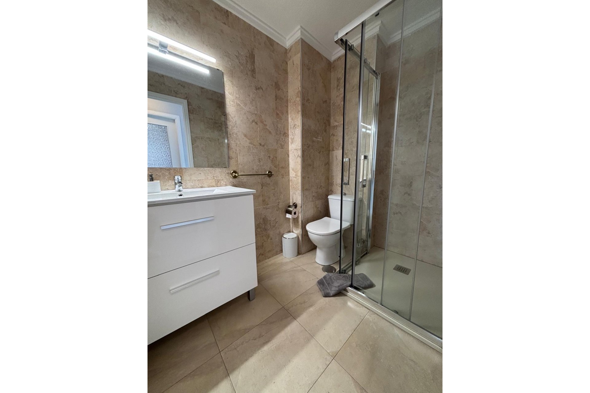 Revânzare - Apartament -
Torrevieja - Playa De Los Naufragos