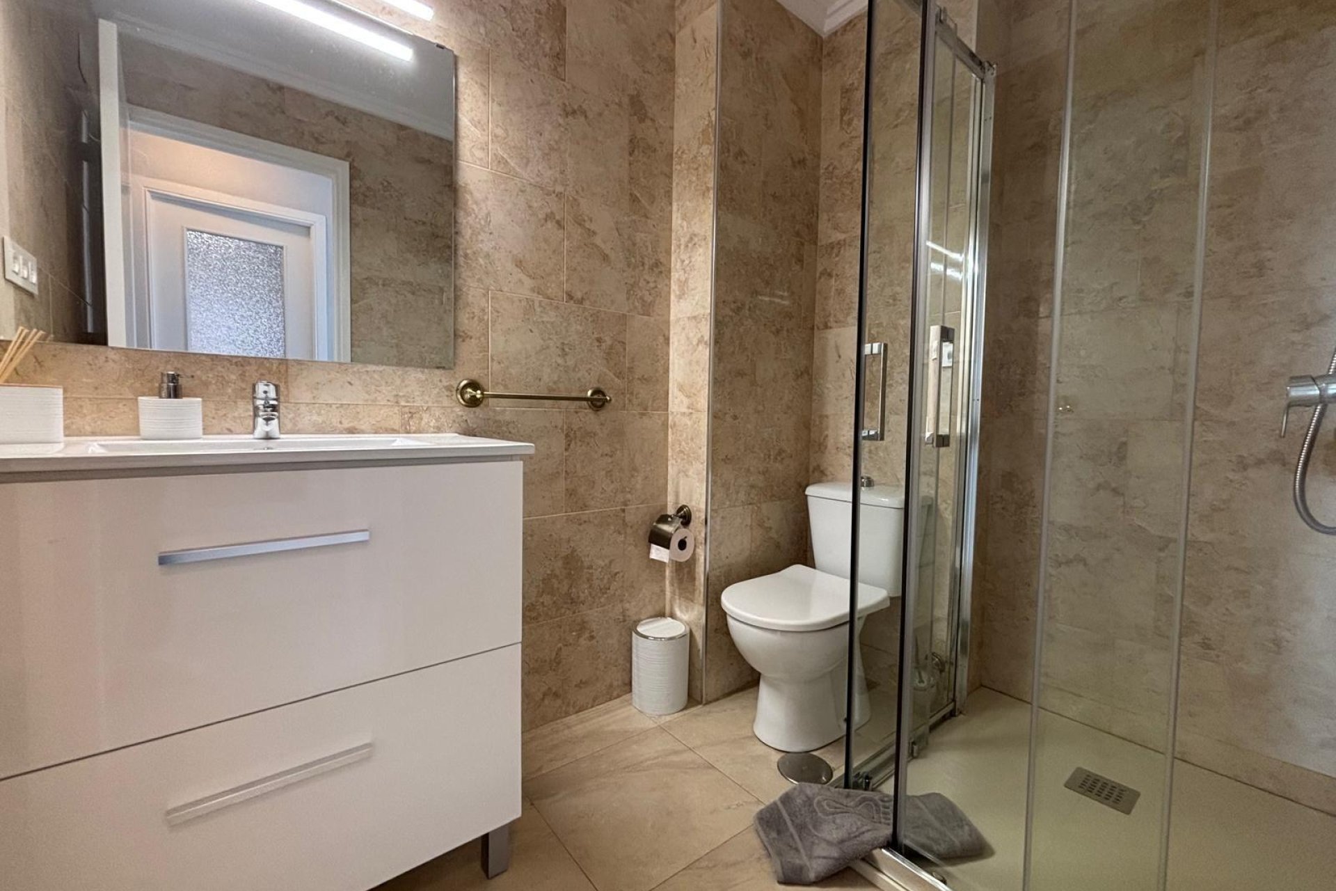 Revânzare - Apartament -
Torrevieja - Playa De Los Naufragos