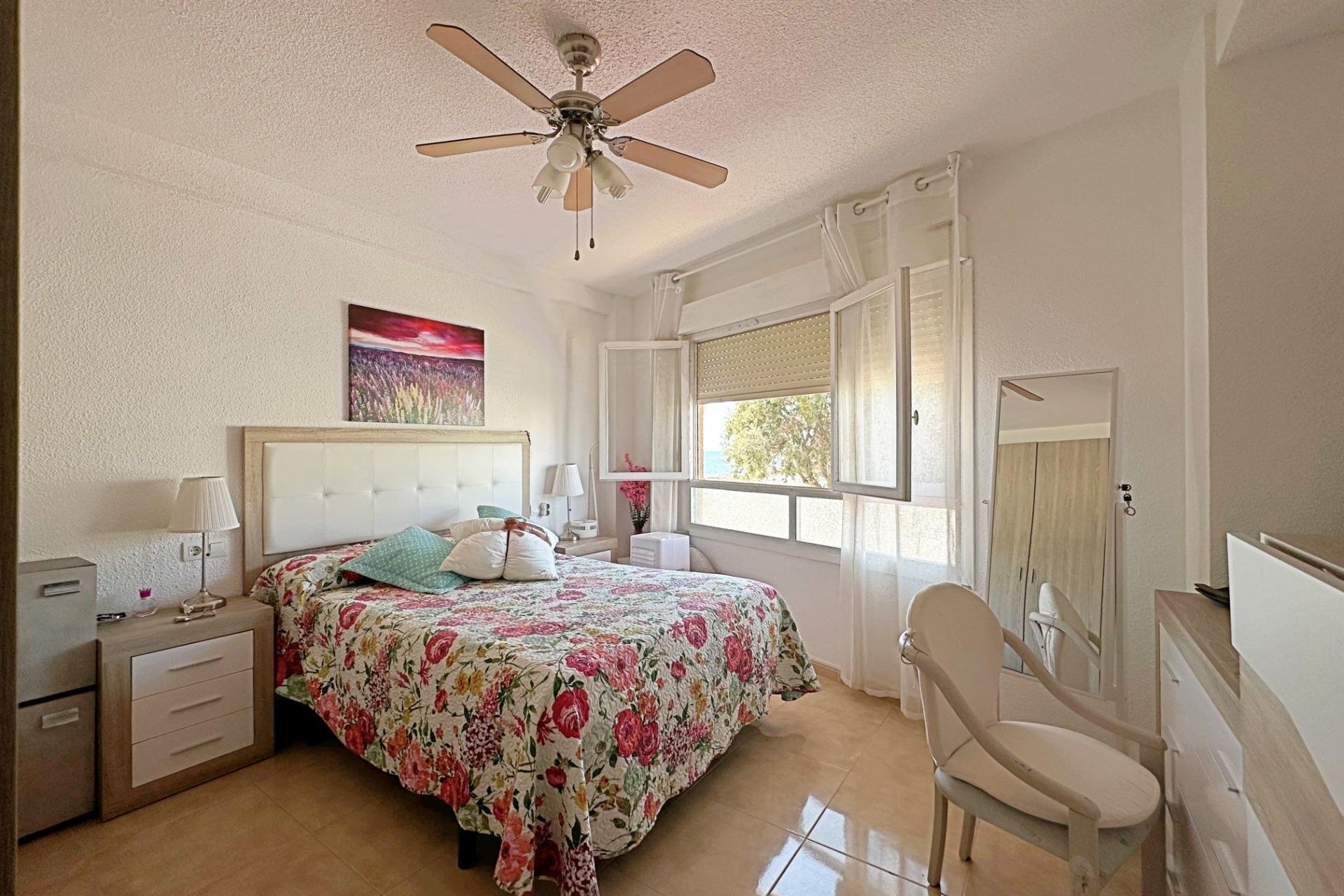 Revânzare - Apartament -
Torrevieja - Playa De Los Naufragos