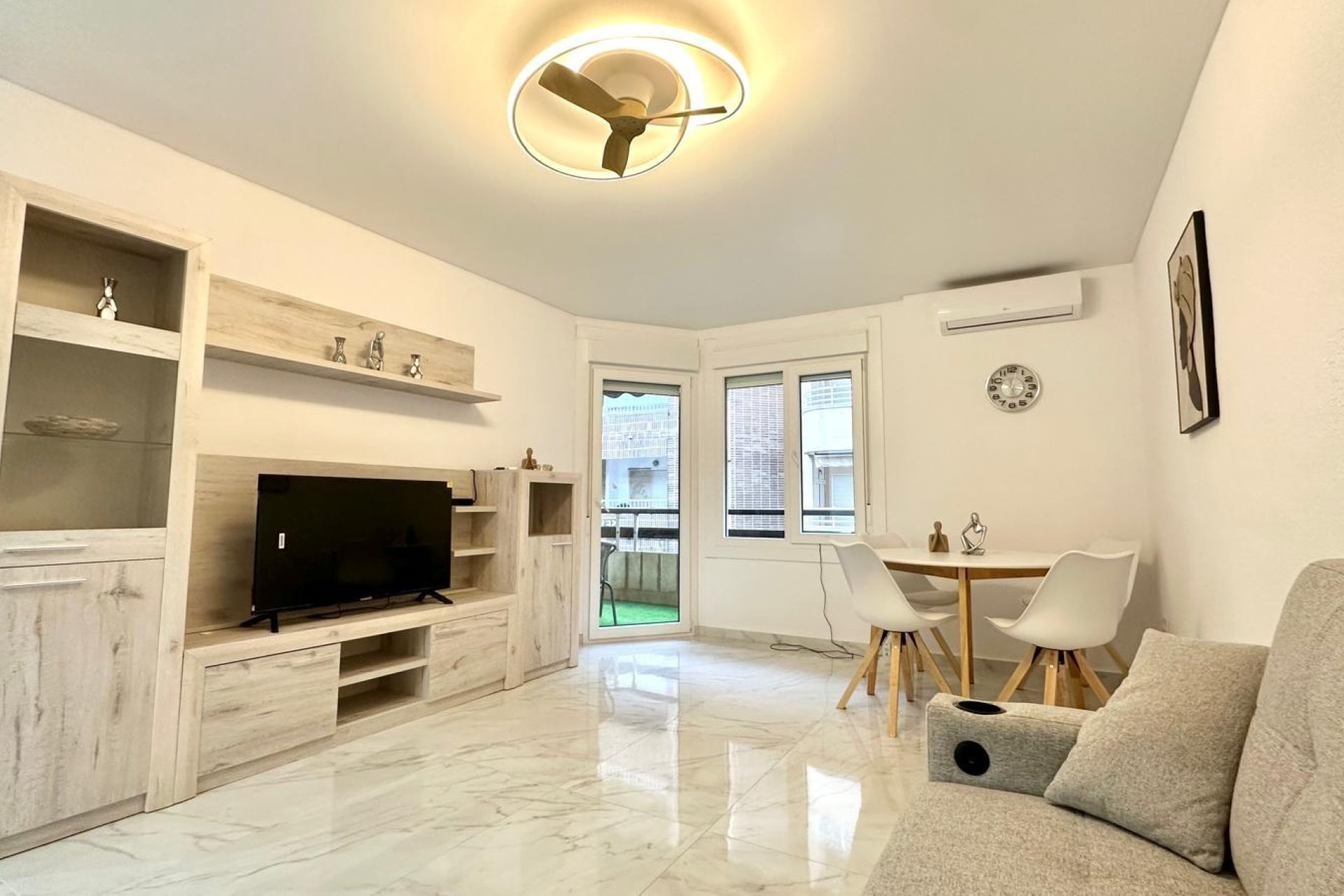 Revânzare - Apartament -
Torrevieja - Playa del Cura