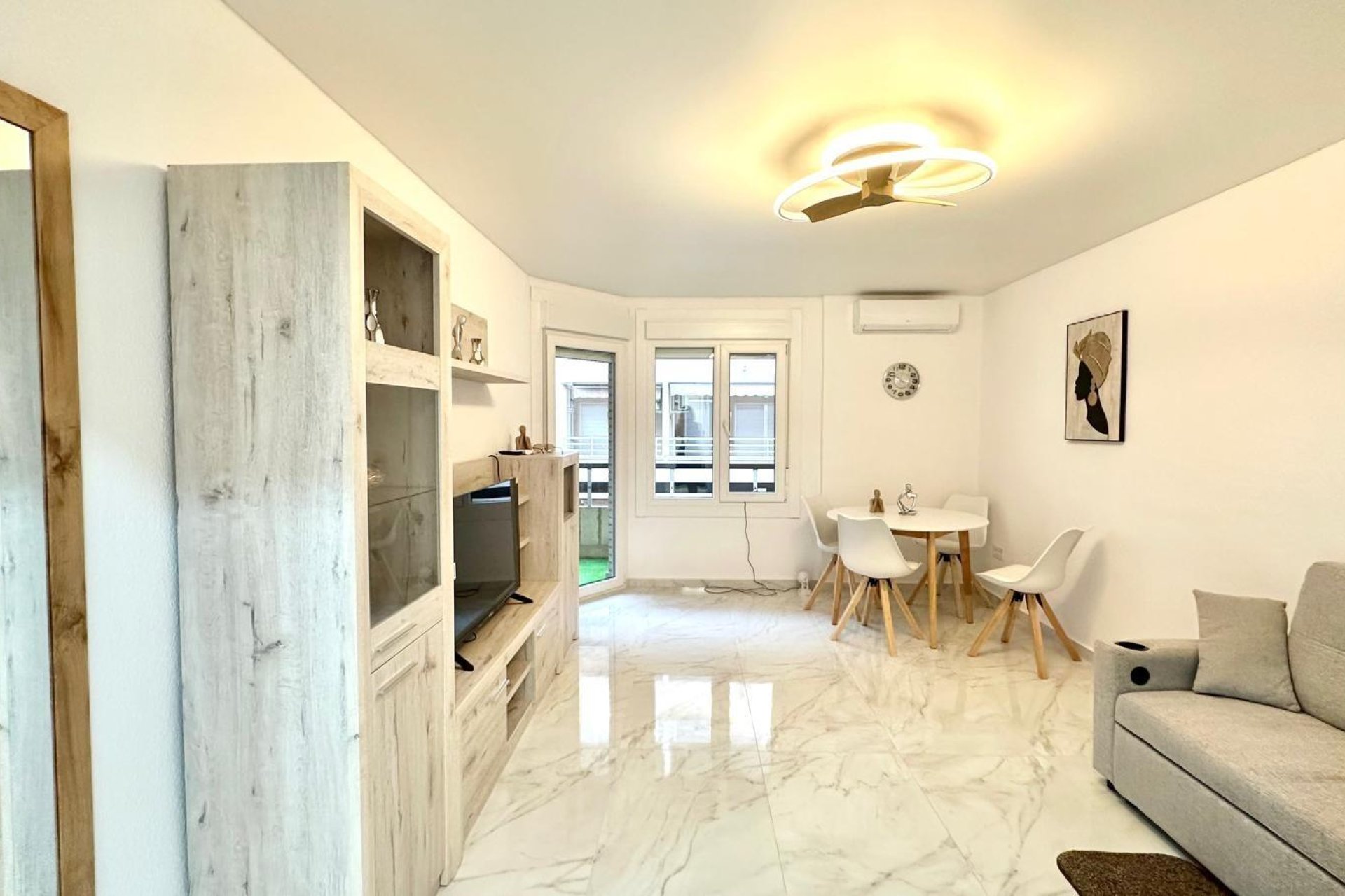 Revânzare - Apartament -
Torrevieja - Playa del Cura