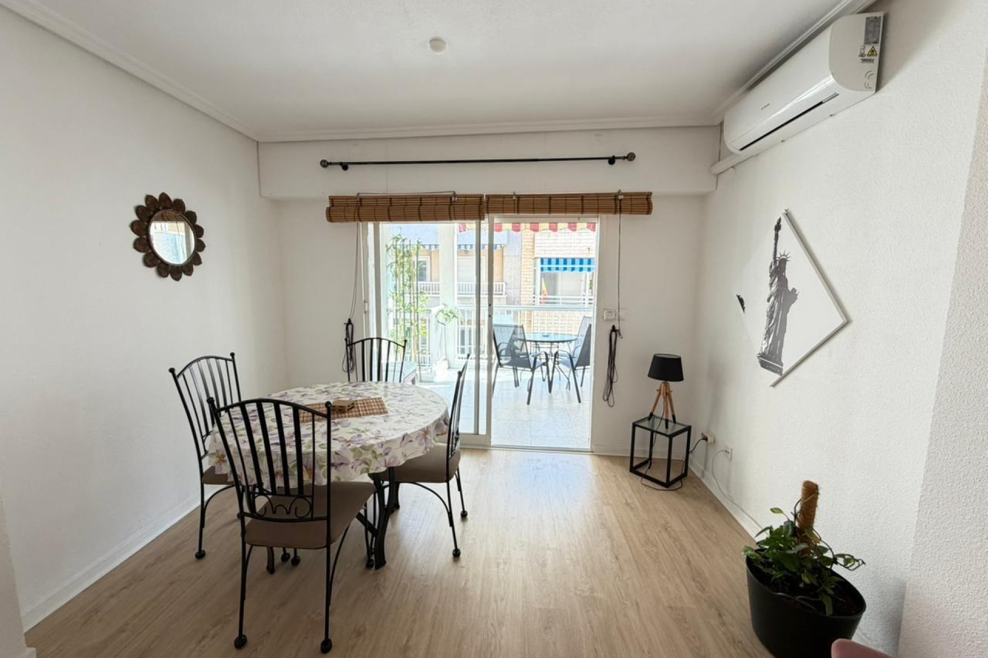Revânzare - Apartament -
Torrevieja - Playa del Cura