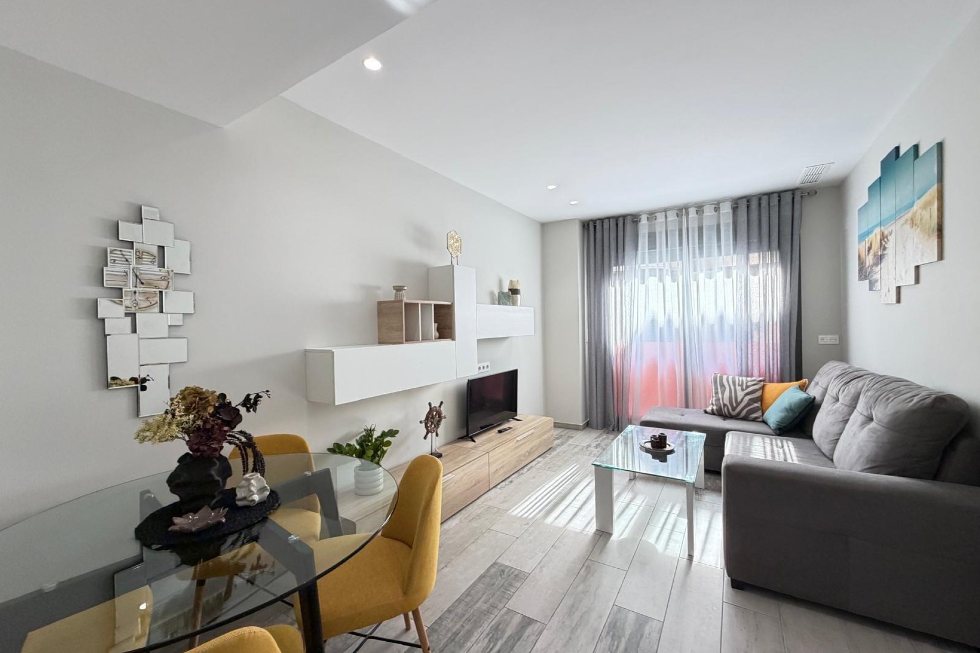 Revânzare - Apartament -
Torrevieja - Playa del Cura