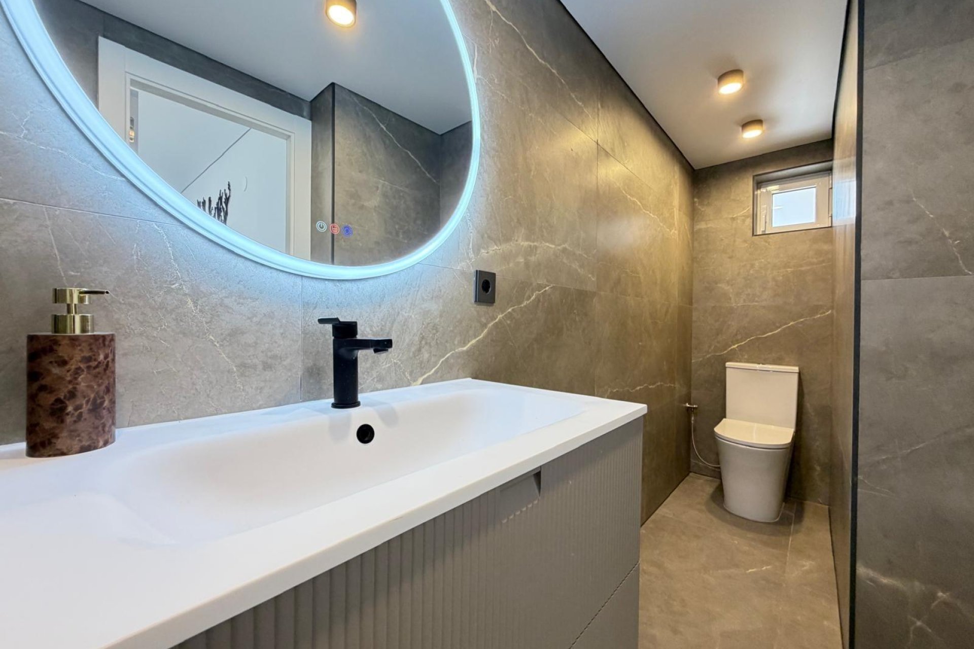 Revânzare - Apartament -
Torrevieja - Punta Prima