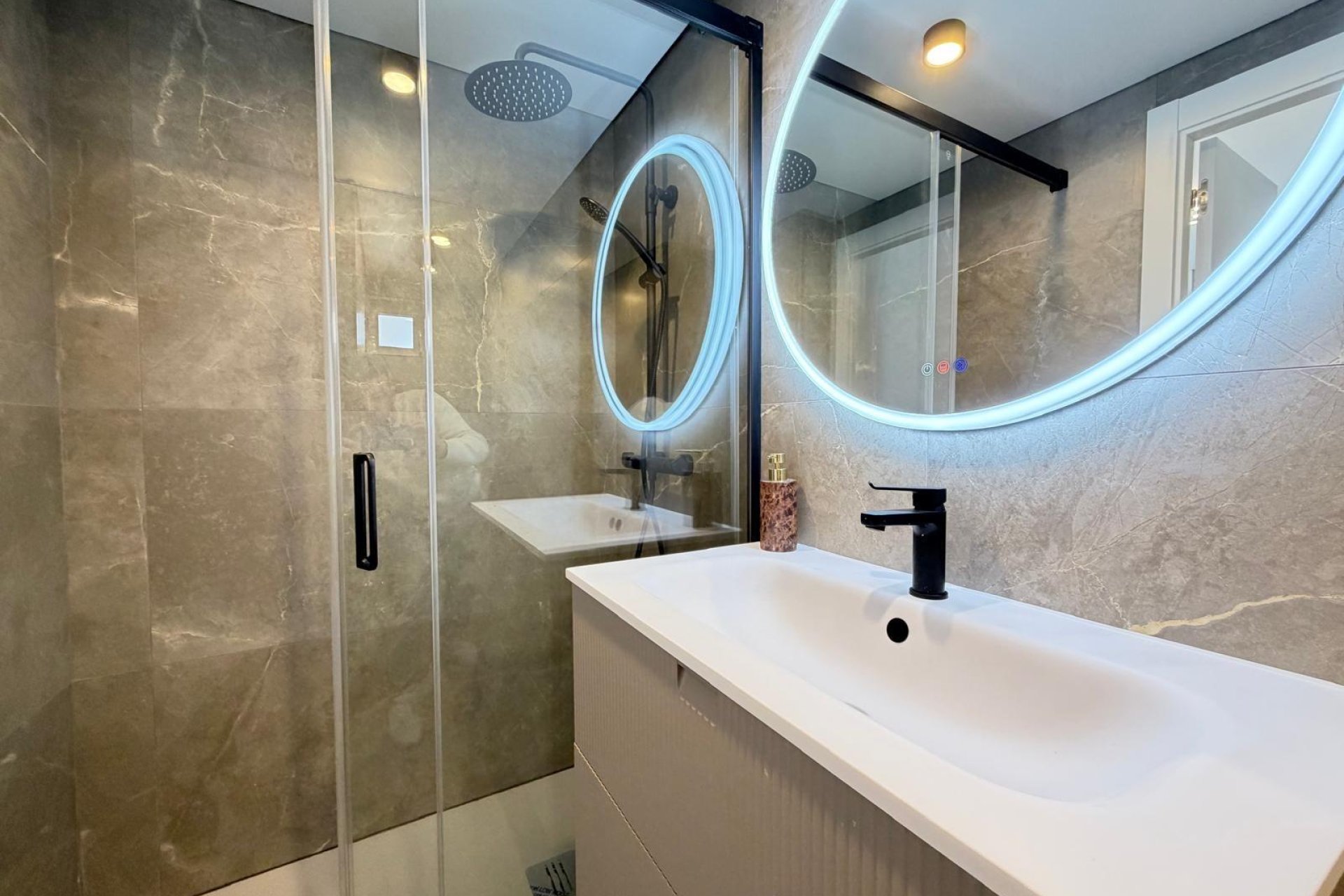 Revânzare - Apartament -
Torrevieja - Punta Prima
