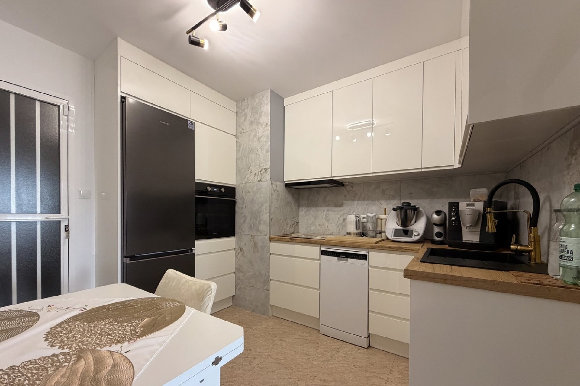 Revânzare - Apartament -
Torrevieja - Urb. Calas Blancas III