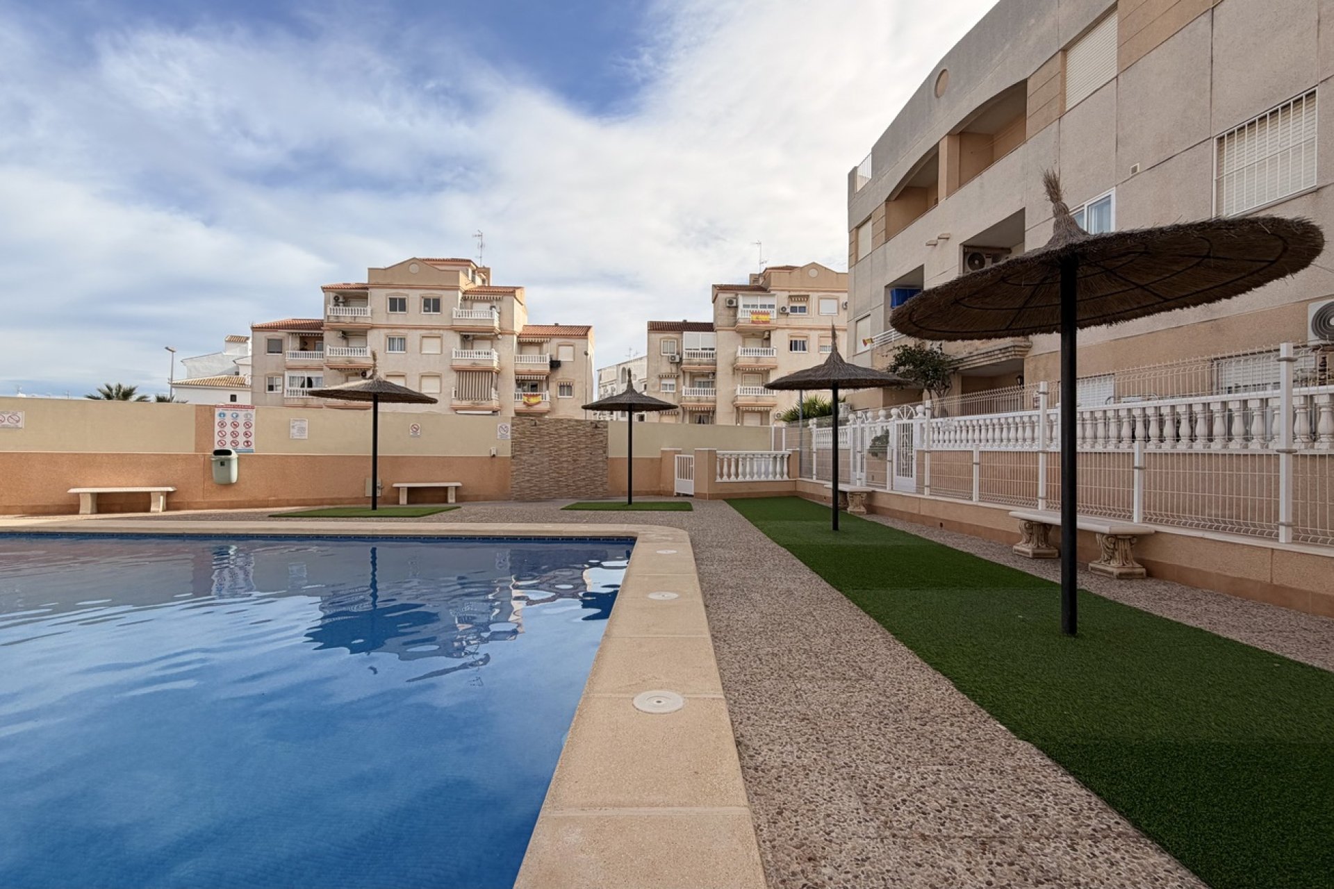 Revânzare - Apartament -
Torrevieja - Urb. Calas Blancas III