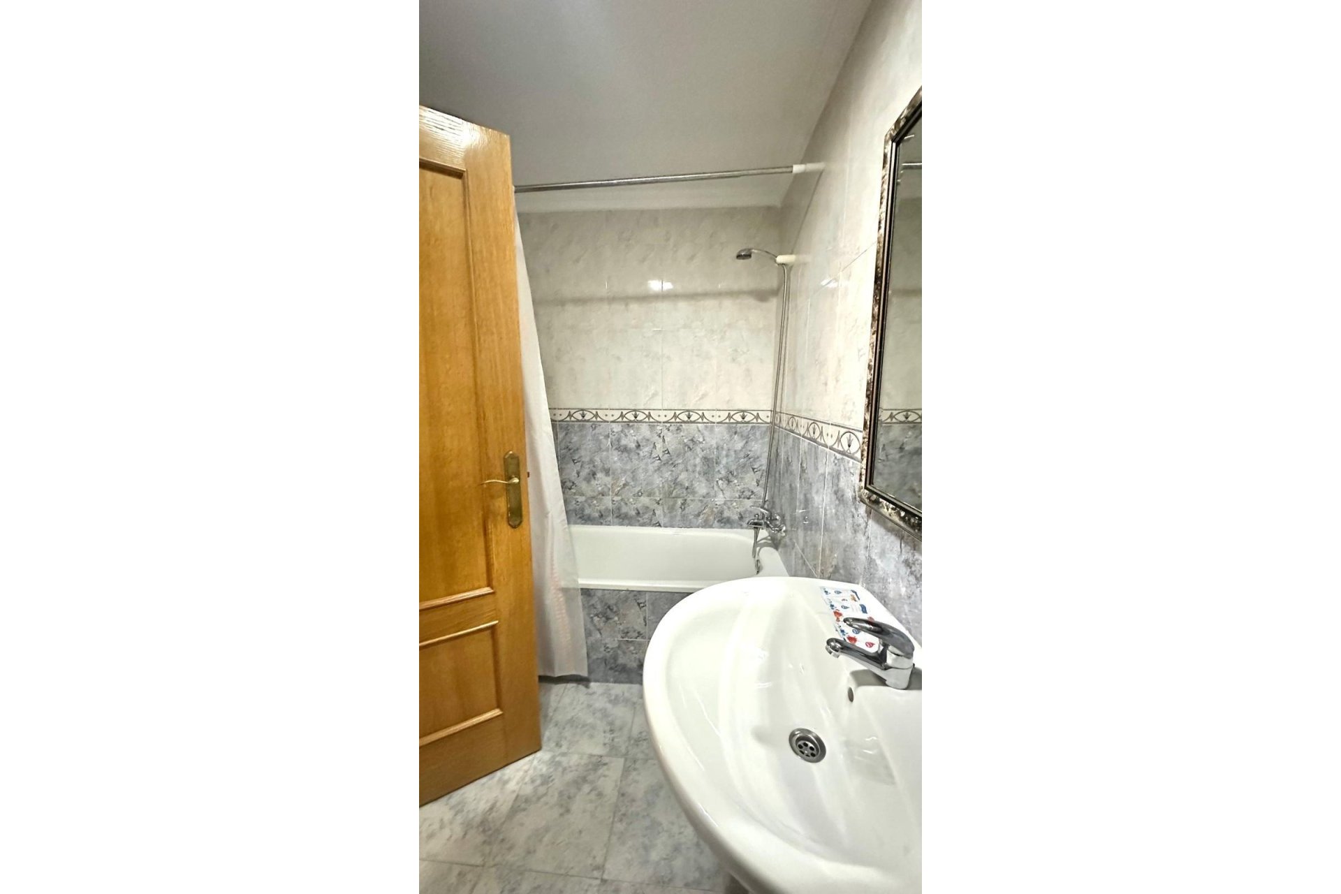 Revânzare - Apartament -
Torrevieja