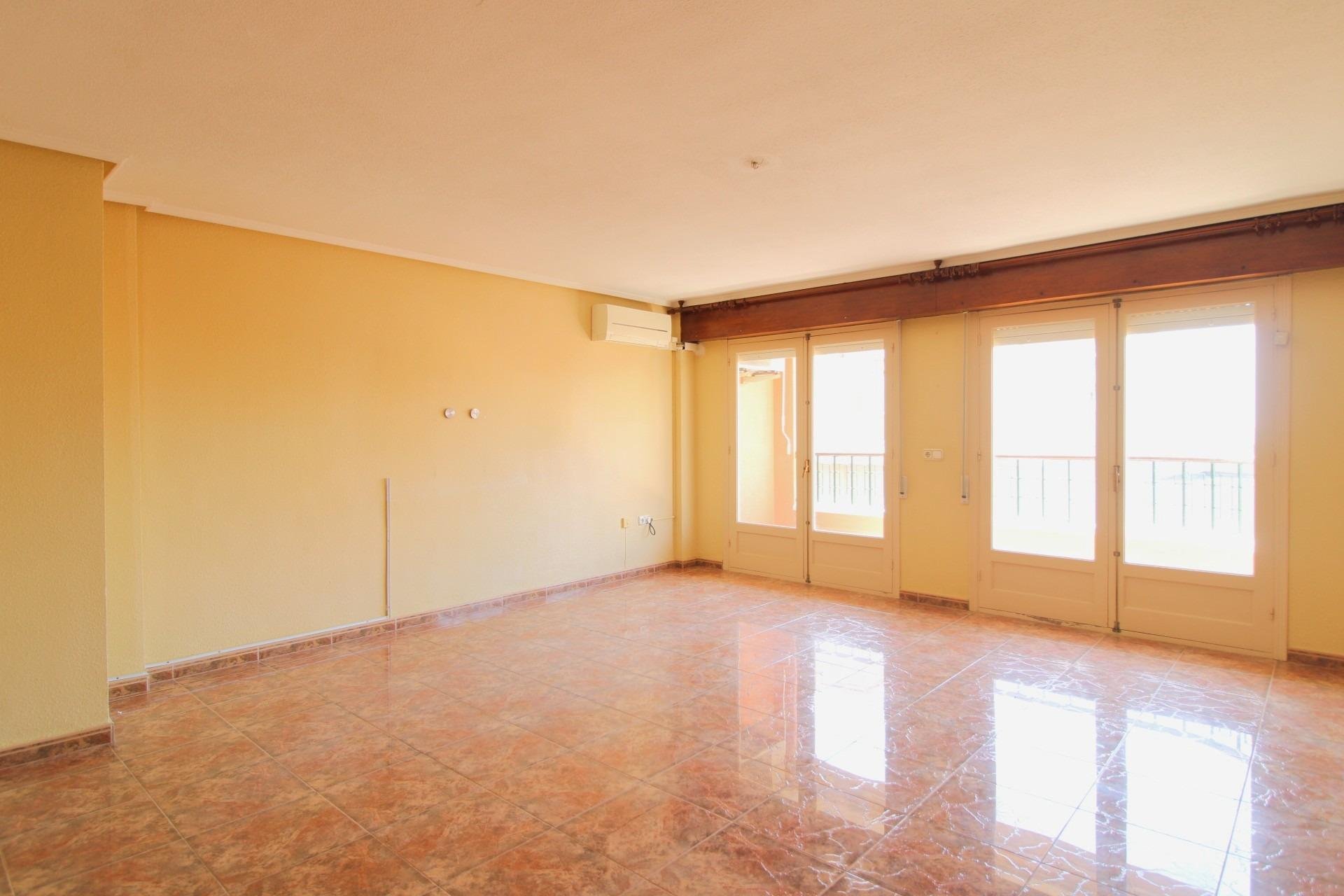Revânzare - Apartament -
Torrevieja