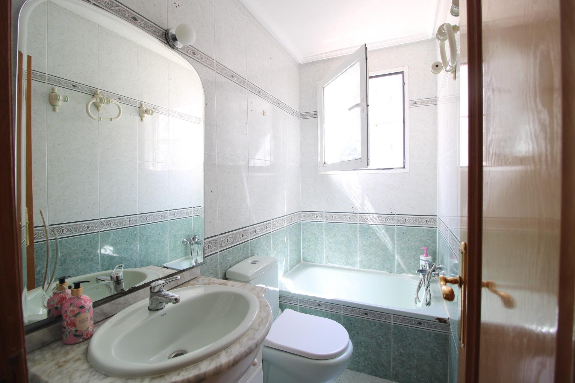 Revânzare - Apartament -
Torrevieja