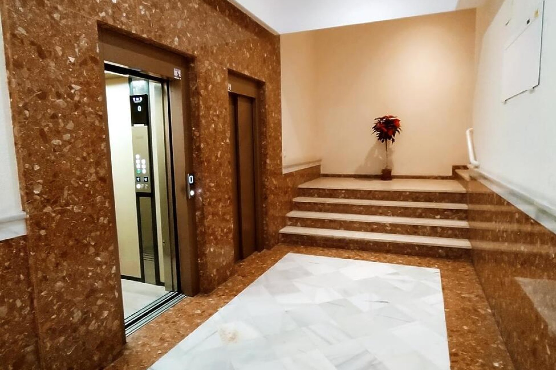 Revânzare - Apartament -
Torrevieja