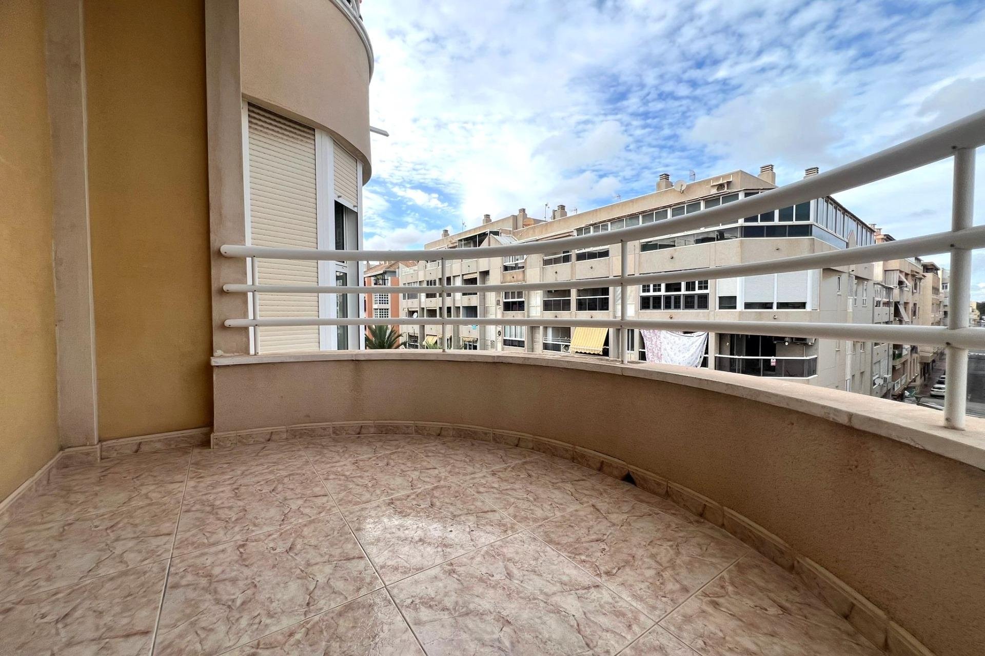 Revânzare - Apartament -
Torrevieja