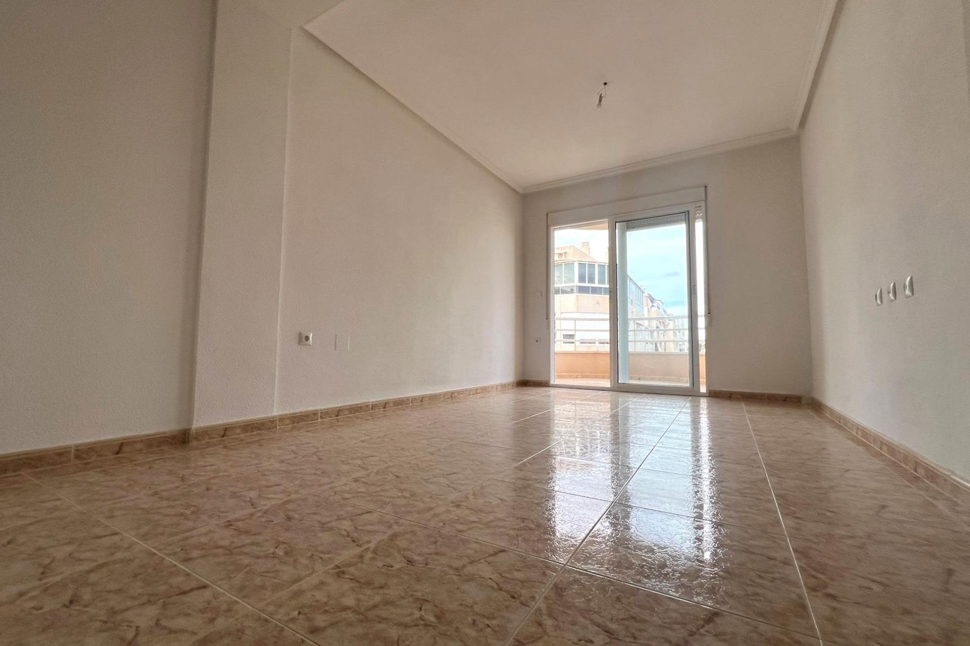 Revânzare - Apartament -
Torrevieja