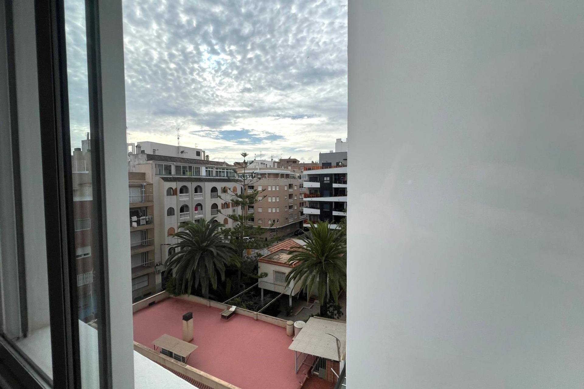 Revânzare - Apartament -
Torrevieja