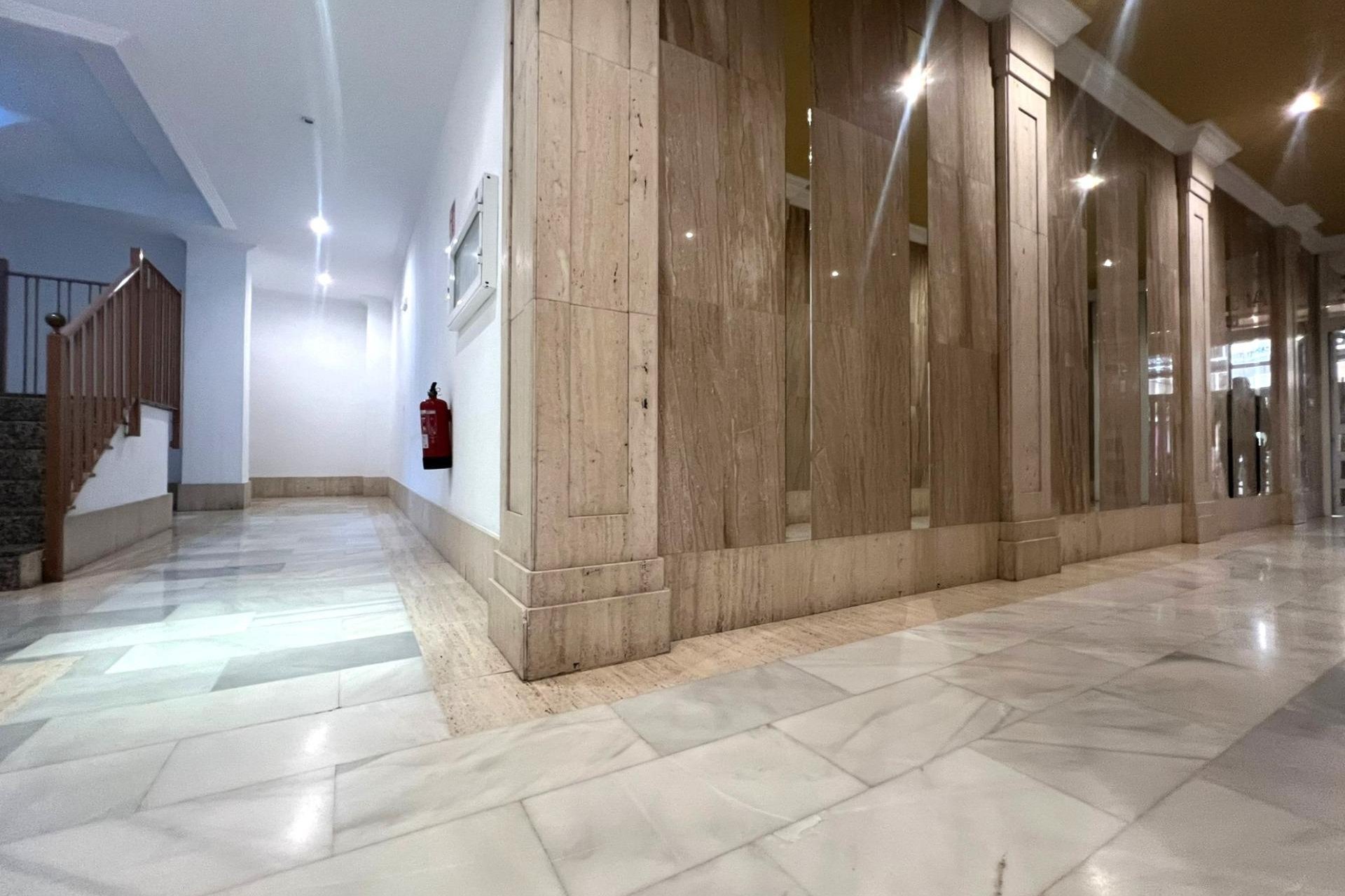 Revânzare - Apartament -
Torrevieja