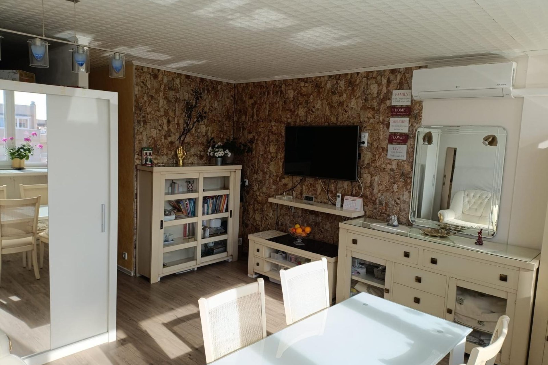 Revânzare - Apartament -
Torrevieja