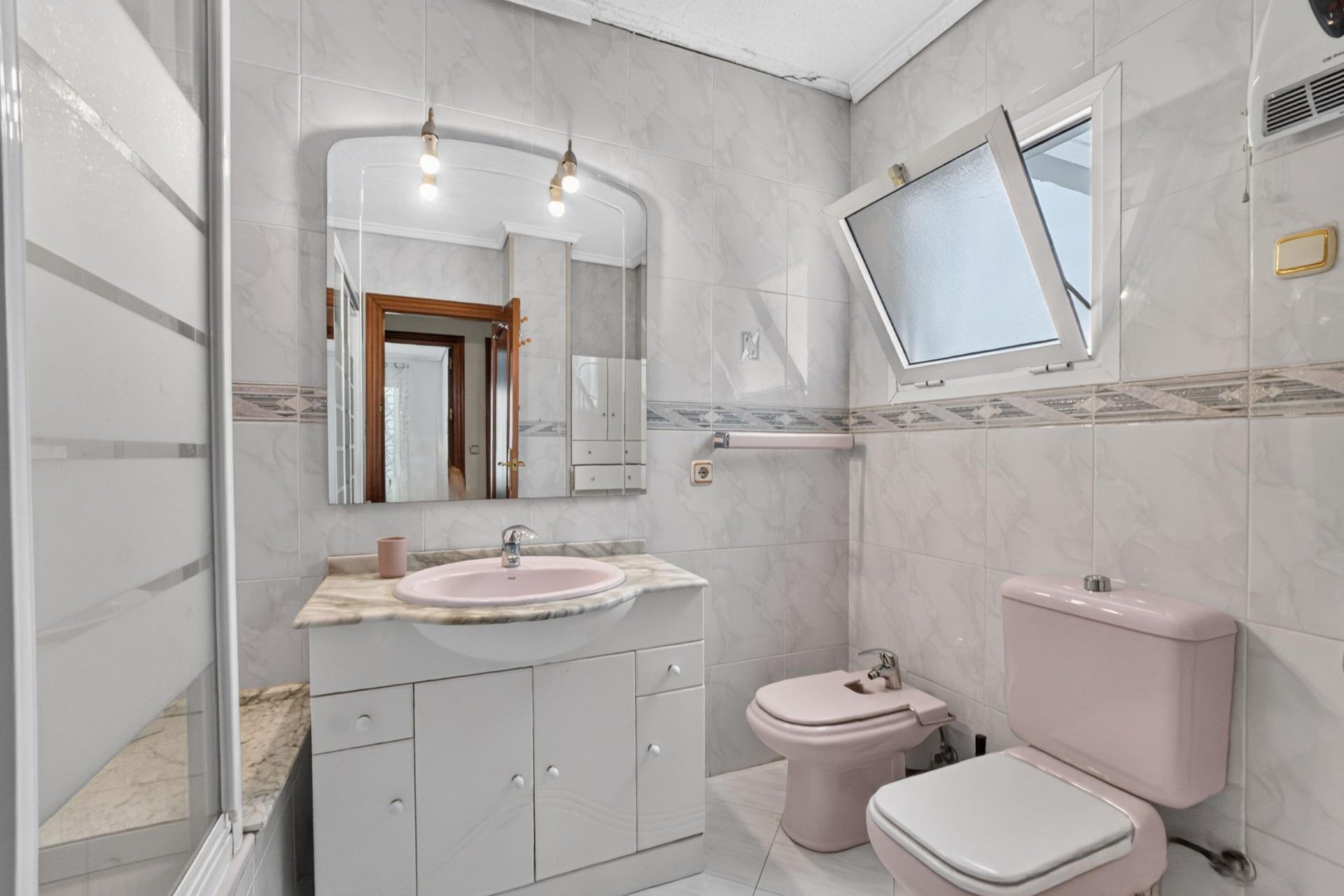 Revânzare - Apartament -
Torrevieja