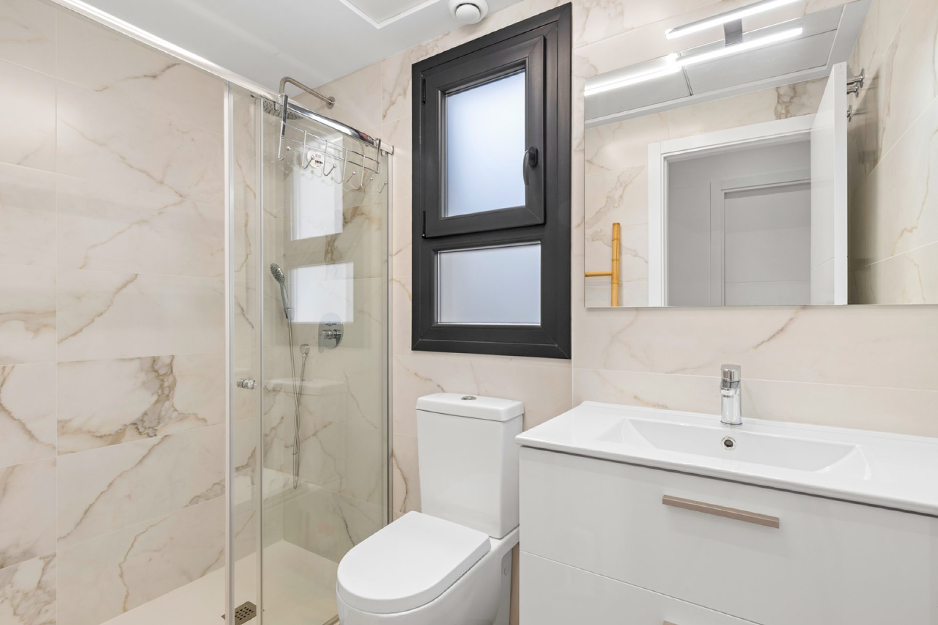 Revânzare - Apartament -
Villamartin - Costa Blanca