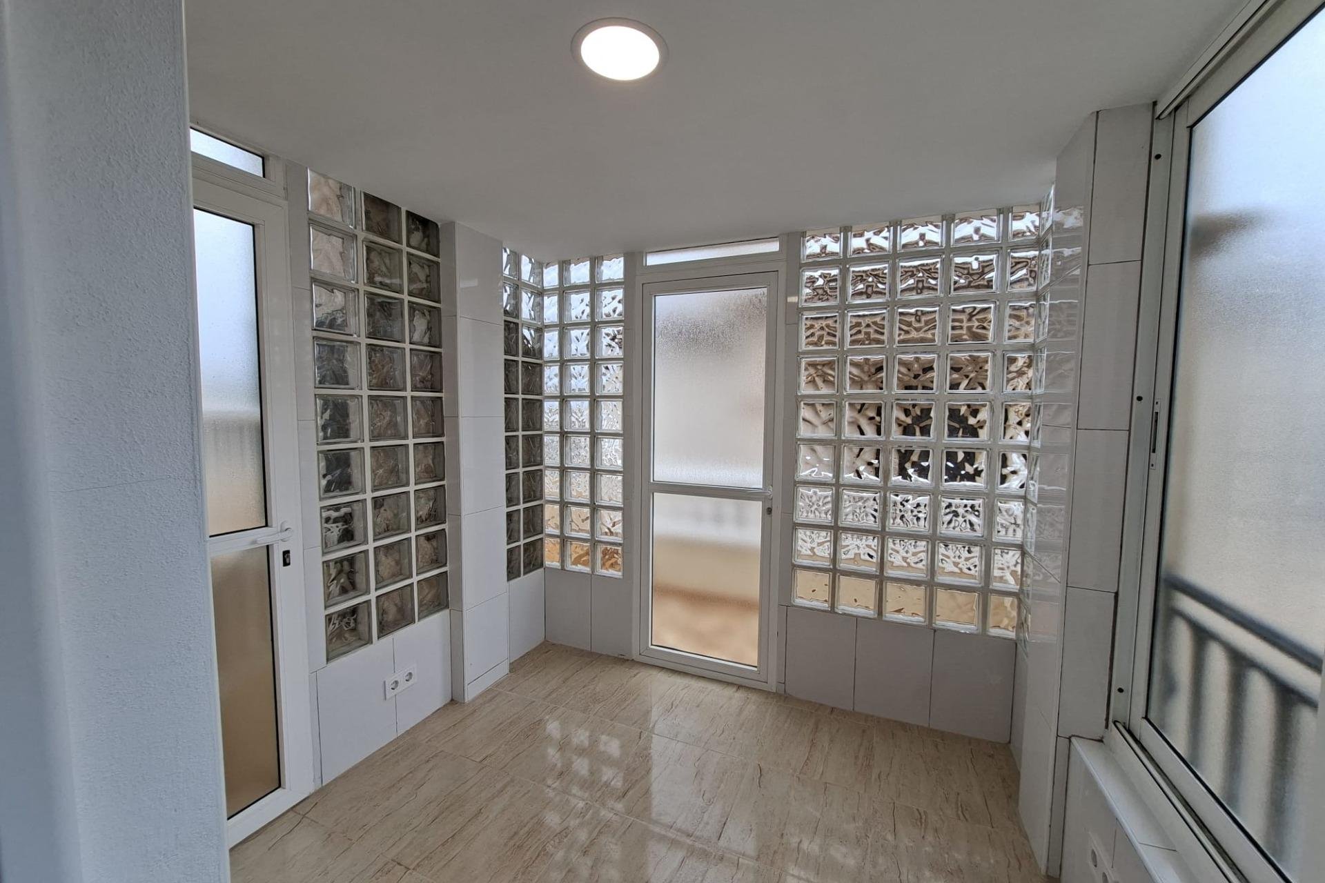 Revânzare - Bungalou -
Orihuela Costa - Punta Prima